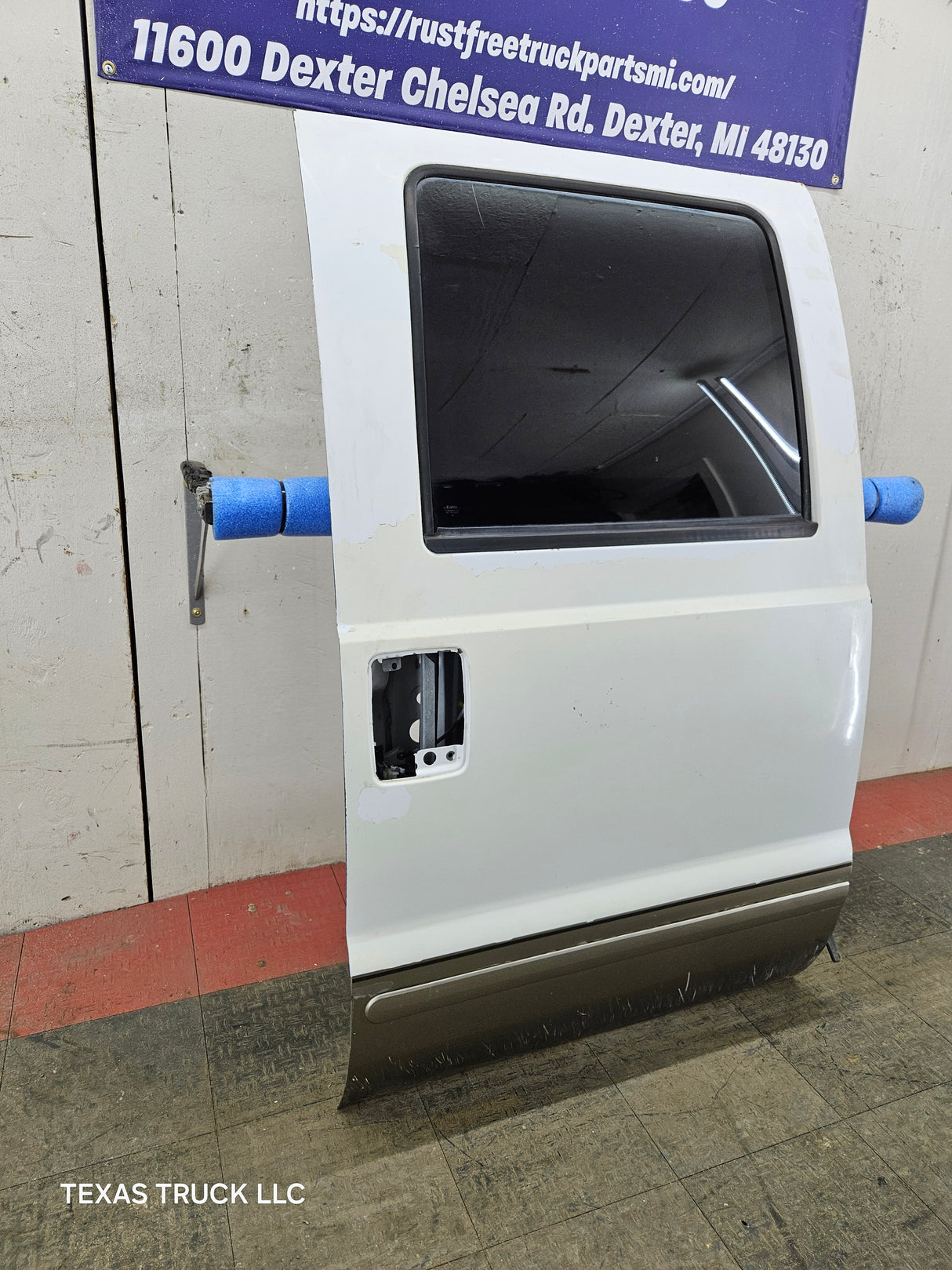 1999-2011 Ford Super Duty F250 F350 F450 F550 RH Crew Cab Passenger Side Rear Door