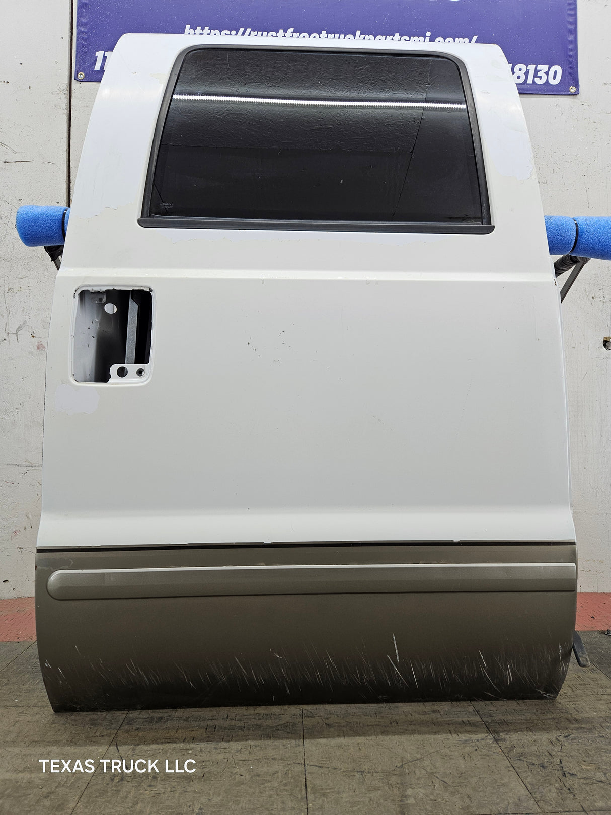 1999-2011 Ford Super Duty F250 F350 F450 F550 RH Crew Cab Passenger Side Rear Door