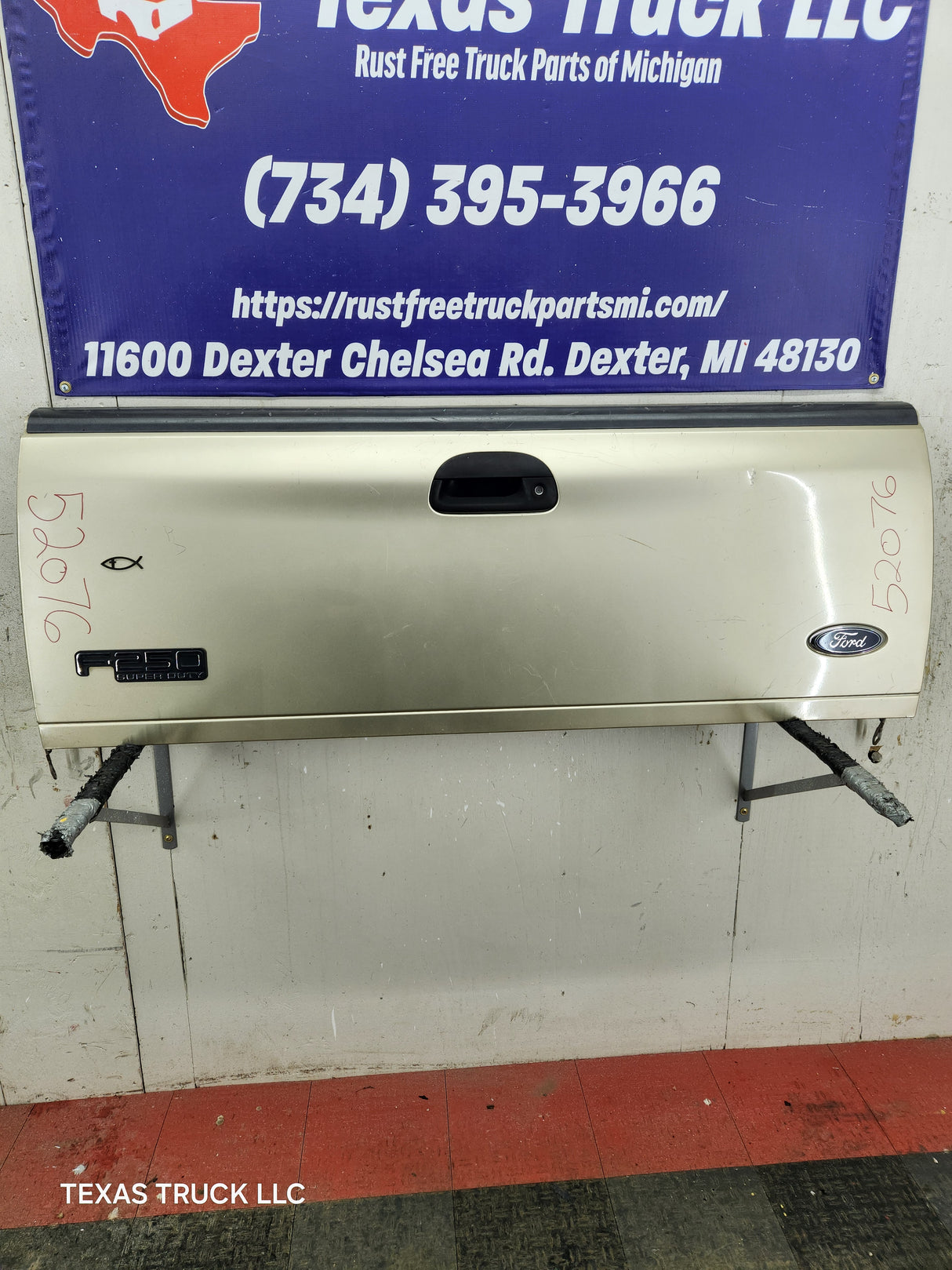 1997-2003 F150 / 1999-2007 Ford F250 F350 F450 F550 Super Duty Tailgate