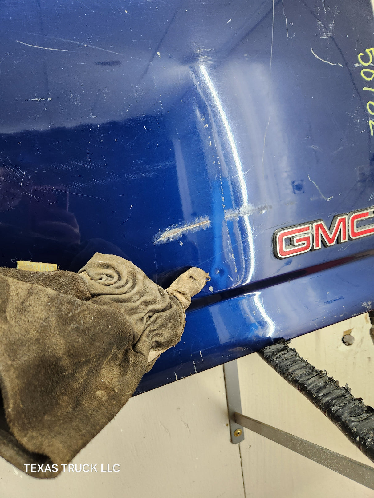 1999-2007 Chevrolet Silverado / GMC Sierra 1500 2500 3500 Tailgate