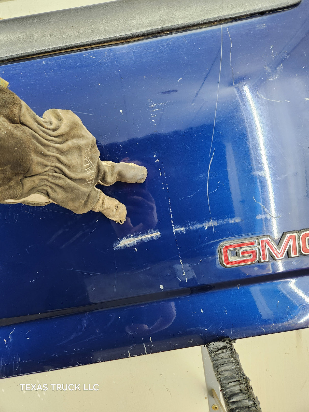 1999-2007 Chevrolet Silverado / GMC Sierra 1500 2500 3500 Tailgate