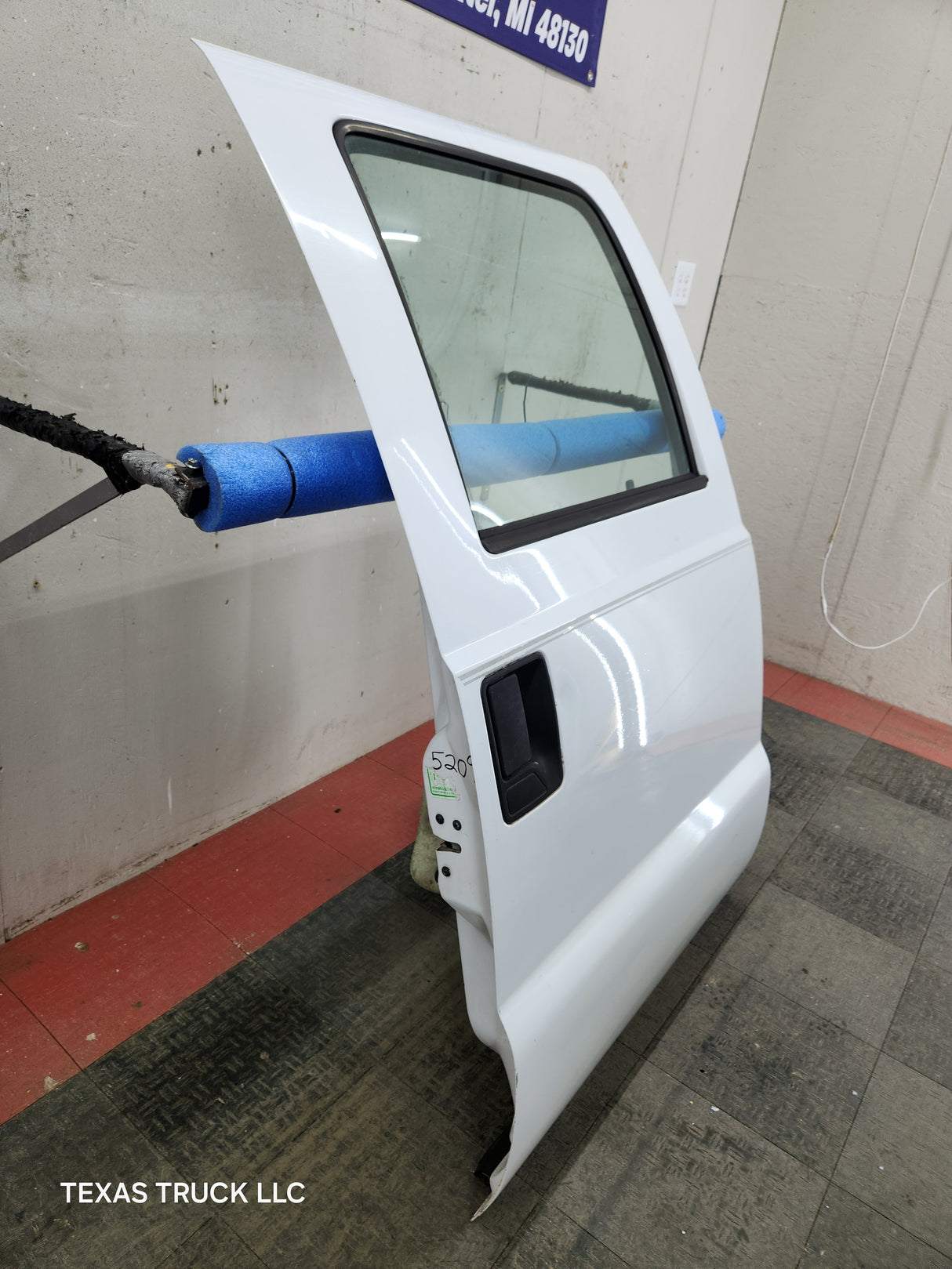 1999-2011 Ford Super Duty F250 F350 F450 F550 RH Crew Cab Passenger Side Rear Door Oxford White