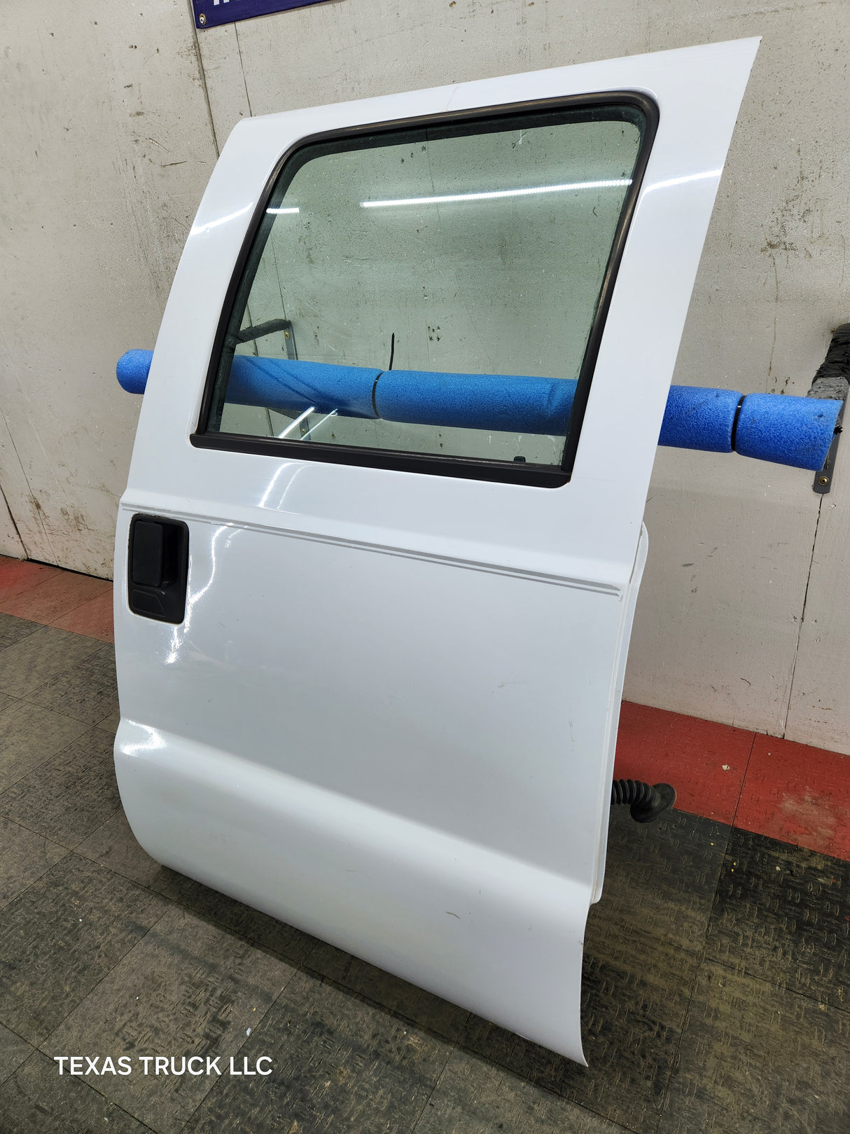 1999-2011 Ford Super Duty F250 F350 F450 F550 RH Crew Cab Passenger Side Rear Door Oxford White