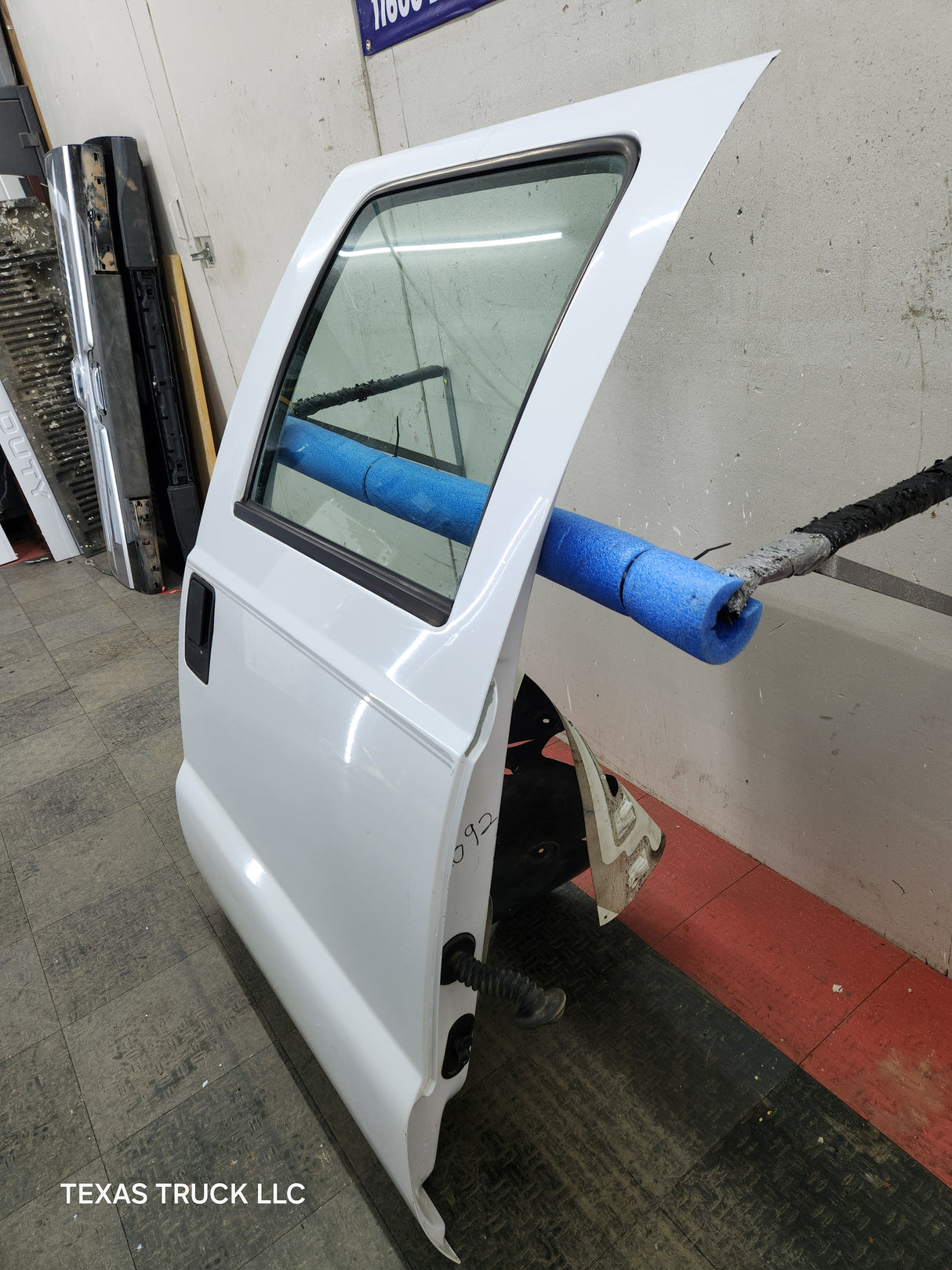 1999-2011 Ford Super Duty F250 F350 F450 F550 RH Crew Cab Passenger Side Rear Door Oxford White