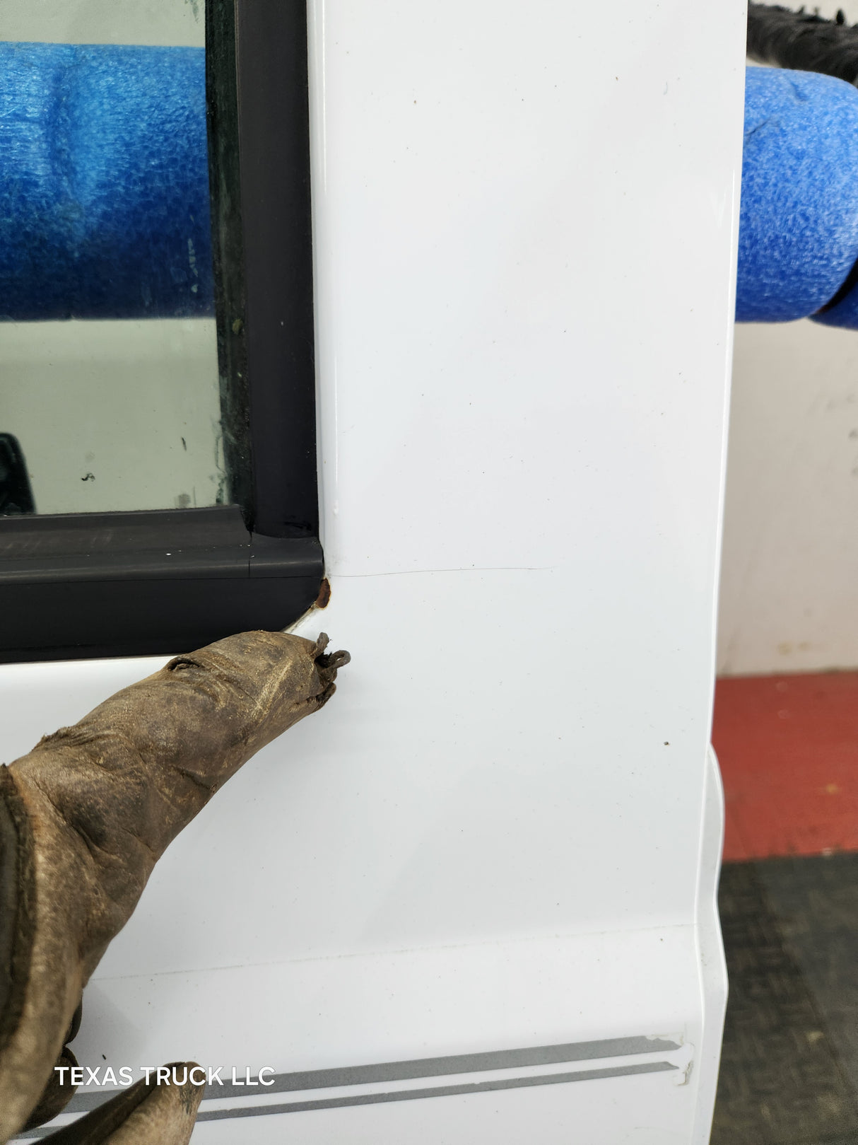 1999-2011 Ford Super Duty F250 F350 F450 F550 RH Crew Cab Passenger Side Rear Door Oxford White