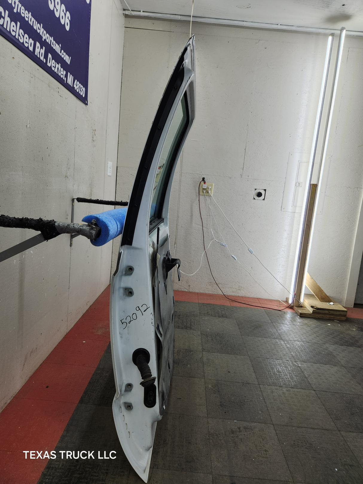 1999-2011 Ford Super Duty F250 F350 F450 F550 RH Crew Cab Passenger Side Rear Door Oxford White