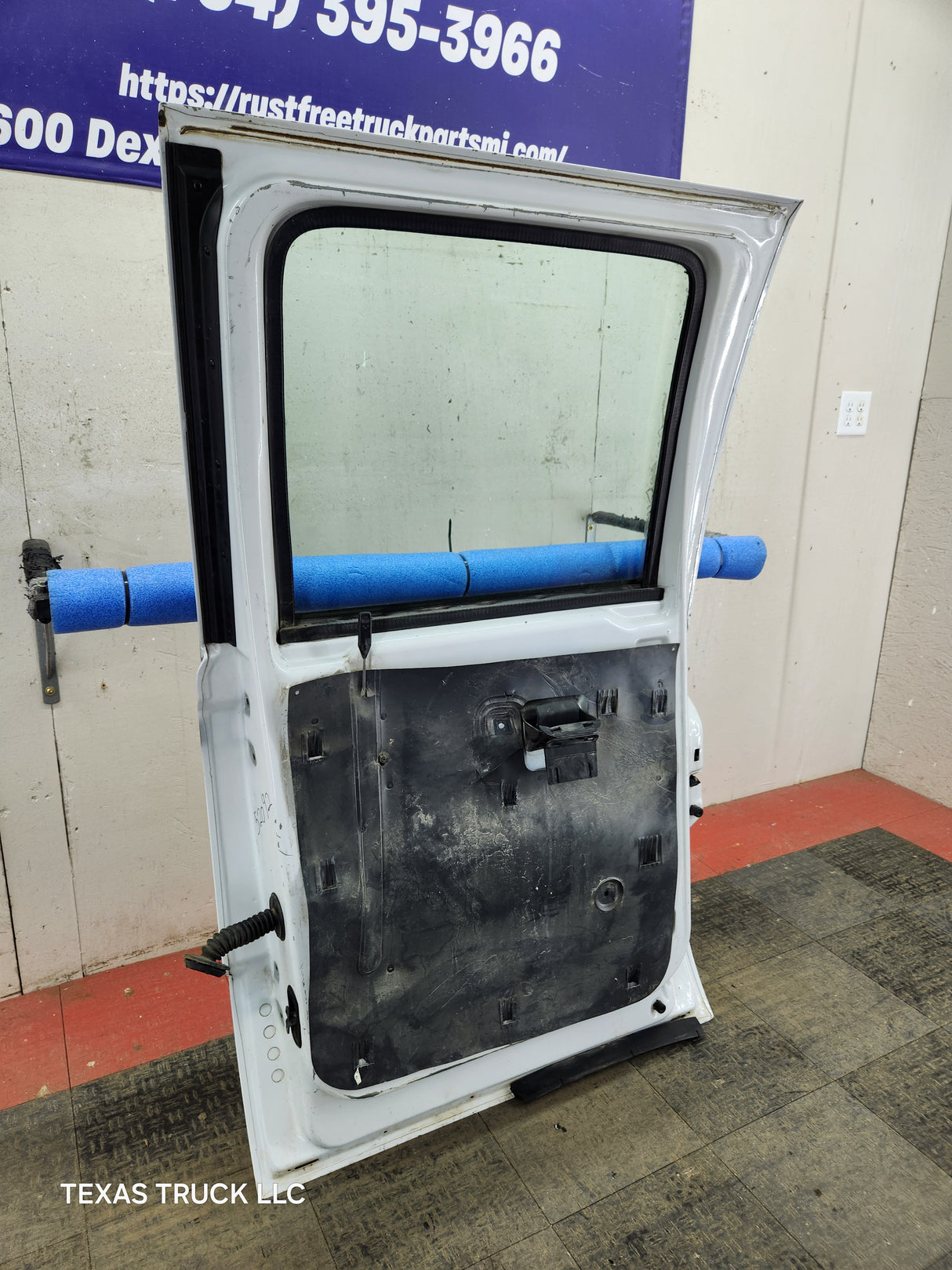 1999-2011 Ford Super Duty F250 F350 F450 F550 RH Crew Cab Passenger Side Rear Door Oxford White