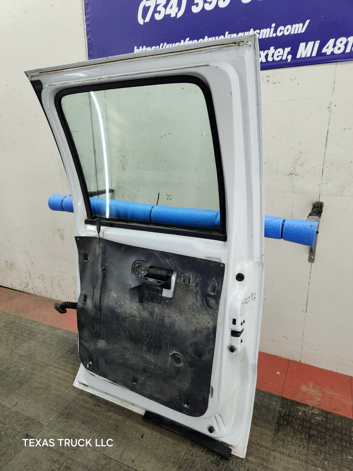 1999-2011 Ford Super Duty F250 F350 F450 F550 RH Crew Cab Passenger Side Rear Door Oxford White