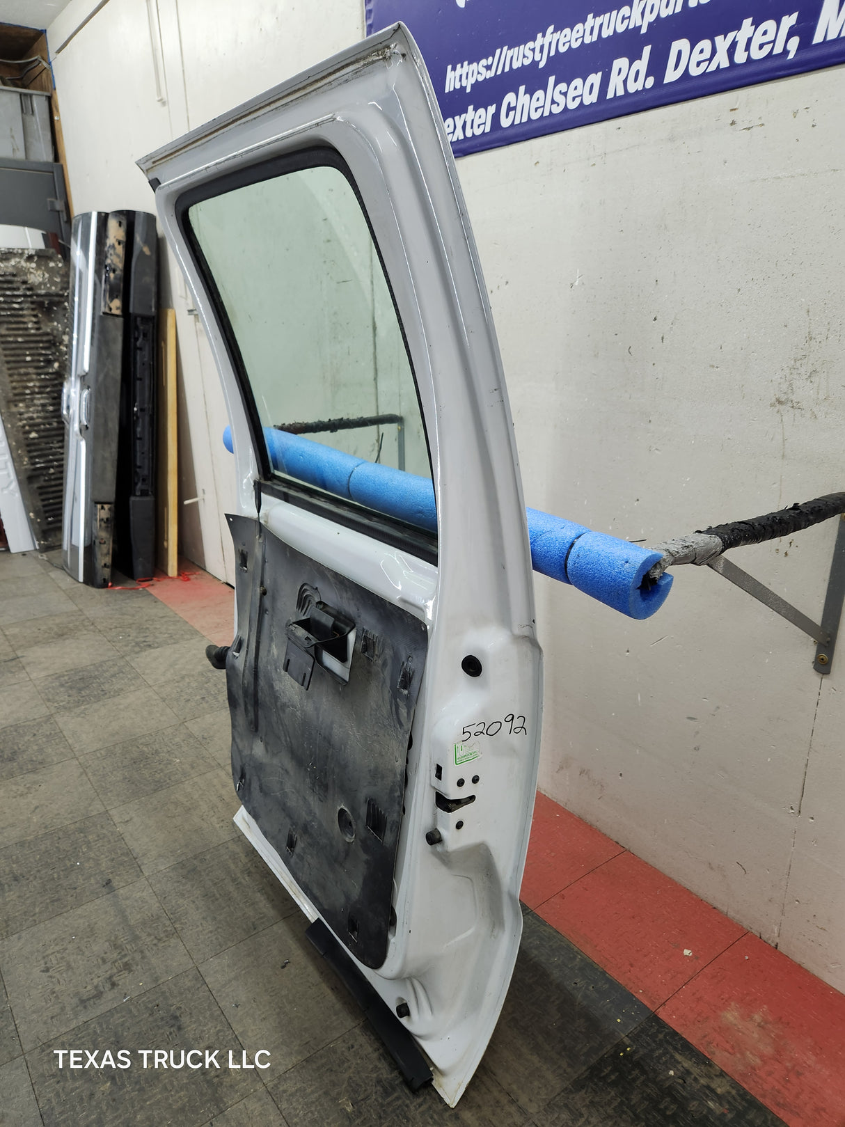 1999-2011 Ford Super Duty F250 F350 F450 F550 RH Crew Cab Passenger Side Rear Door Oxford White