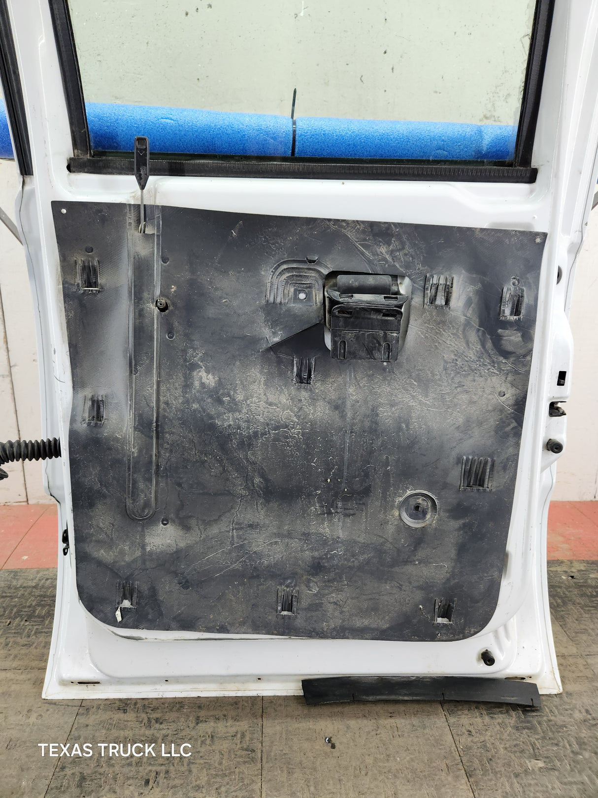 1999-2011 Ford Super Duty F250 F350 F450 F550 RH Crew Cab Passenger Side Rear Door Oxford White