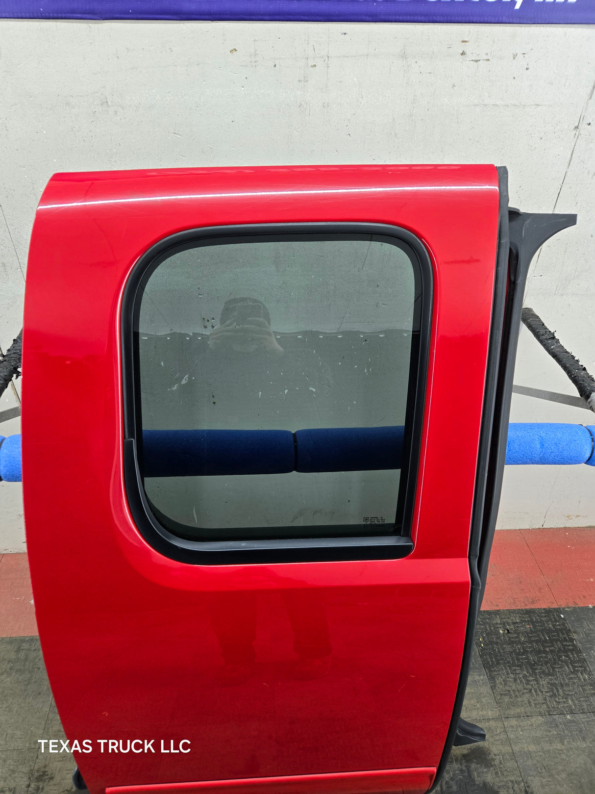 2007-2013 Chevrolet Silverado / GMC Sierra 1500 2500 3500 HD Extended Cab RH Rear Passenger Side Door