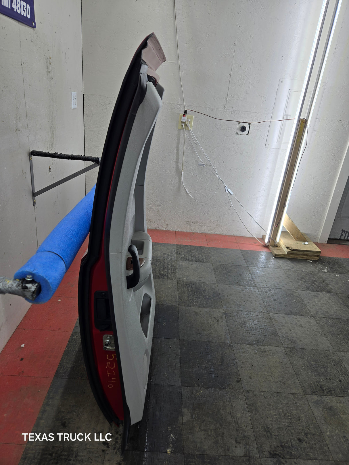 2007-2013 Chevrolet Silverado / GMC Sierra 1500 2500 3500 HD Extended Cab RH Rear Passenger Side Door