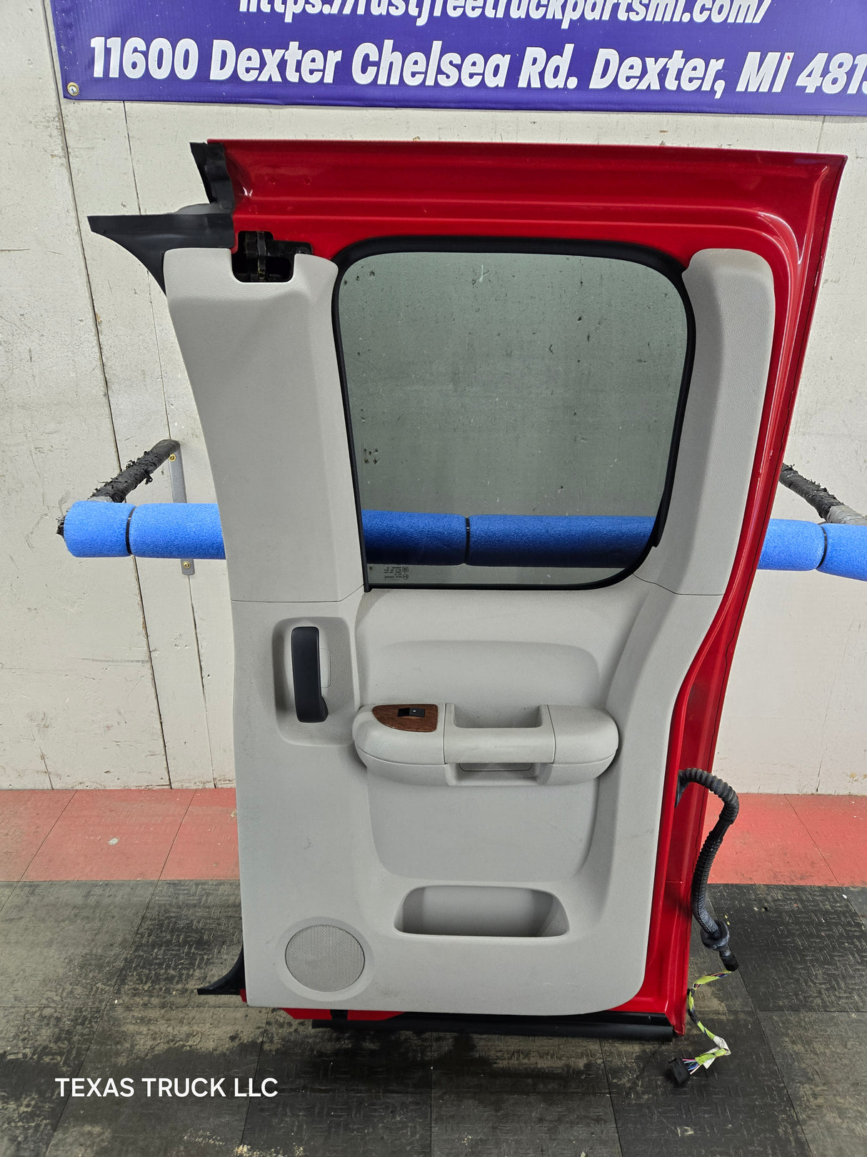 2007-2013 Chevrolet Silverado / GMC Sierra 1500 2500 3500 HD Extended Cab RH Rear Passenger Side Door