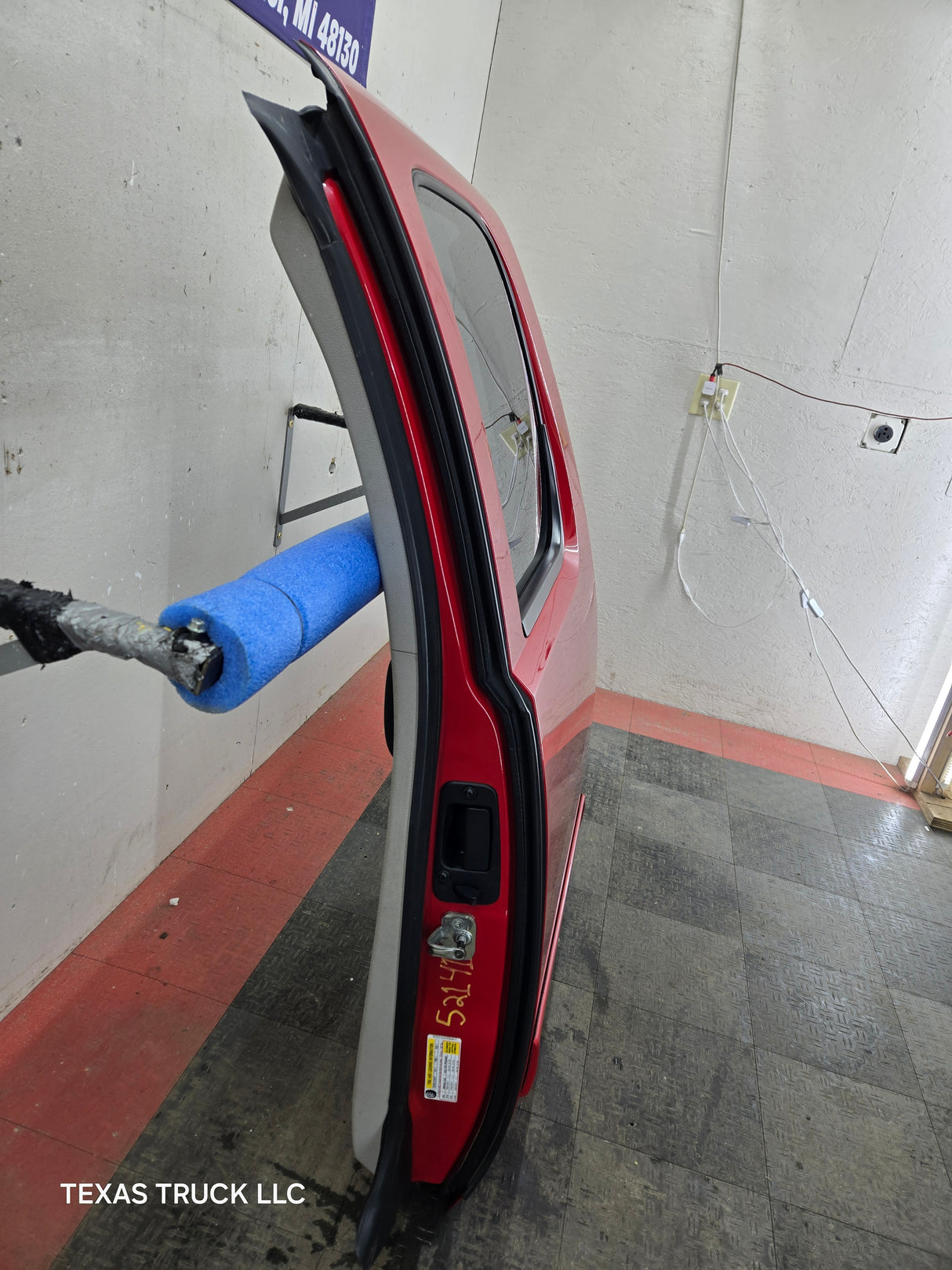 2007-2013 Chevrolet Silverado / GMC Sierra 1500 2500 3500 HD Extended Cab LH Rear Driver Side Door