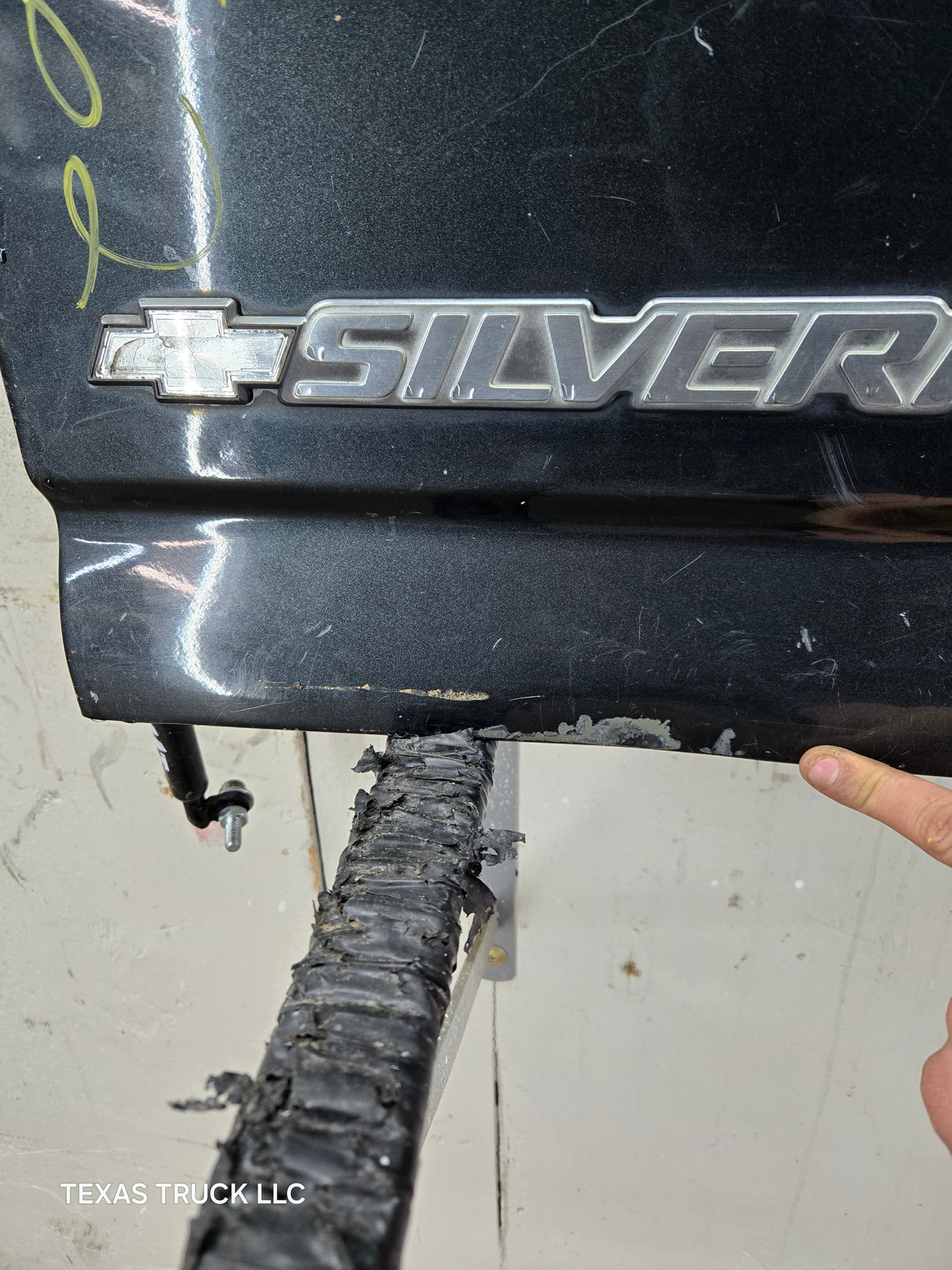 1999-2007 Chevrolet Silverado / GMC Sierra 1500 2500 3500 Tailgate