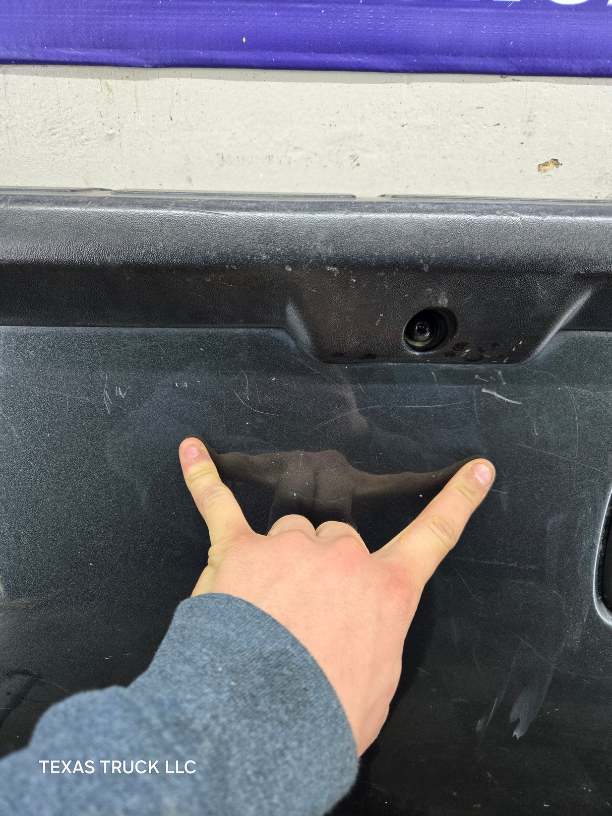 1999-2007 Chevrolet Silverado / GMC Sierra 1500 2500 3500 Tailgate