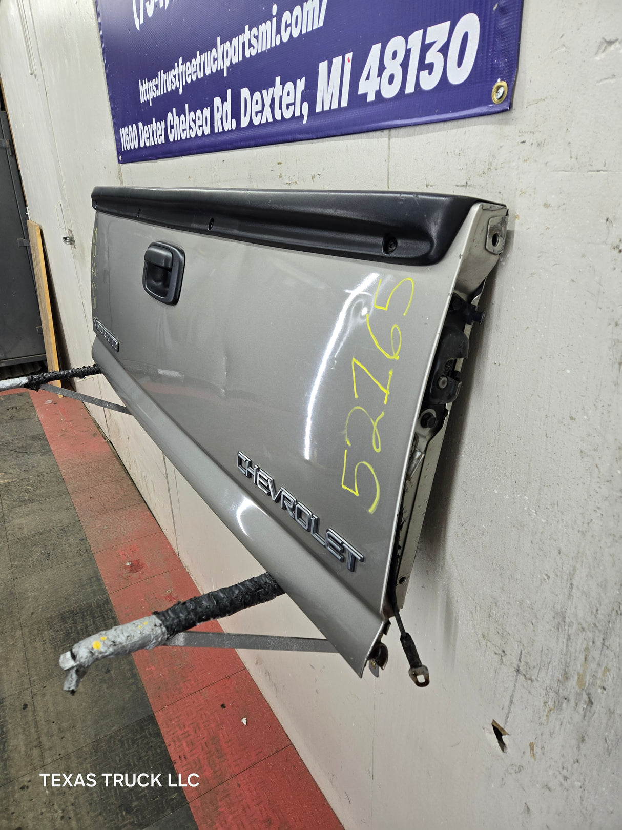 1999-2007 Chevrolet Silverado / GMC Sierra 1500 2500 3500 Tailgate