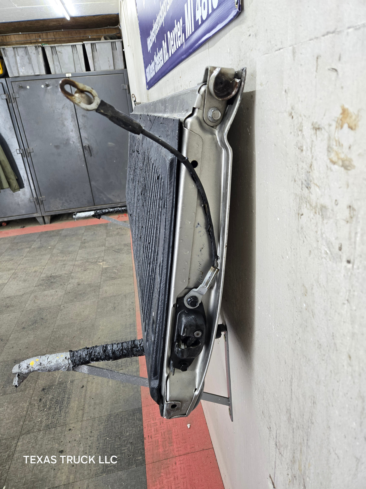 1999-2007 Chevrolet Silverado / GMC Sierra 1500 2500 3500 Tailgate