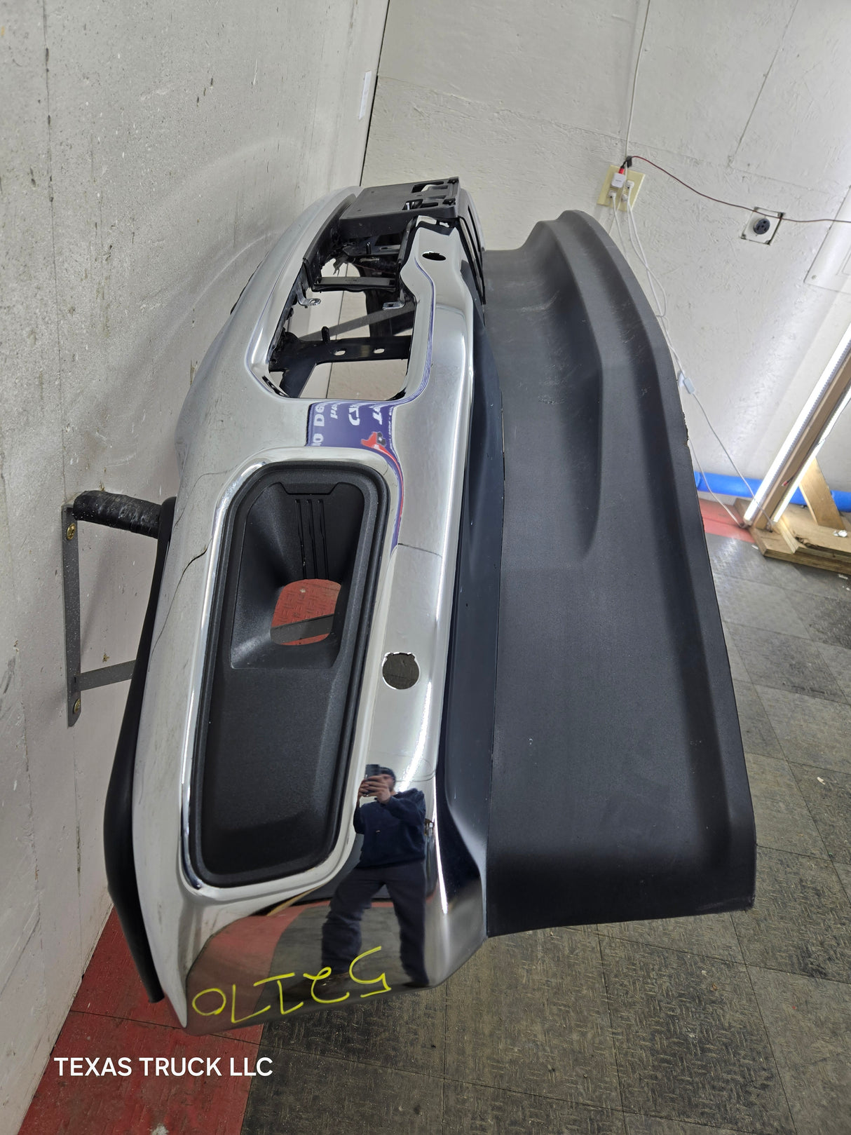 2023-2025 Ford Super Duty F250 F350 Front Bumper With Park Aid Sensor Holes