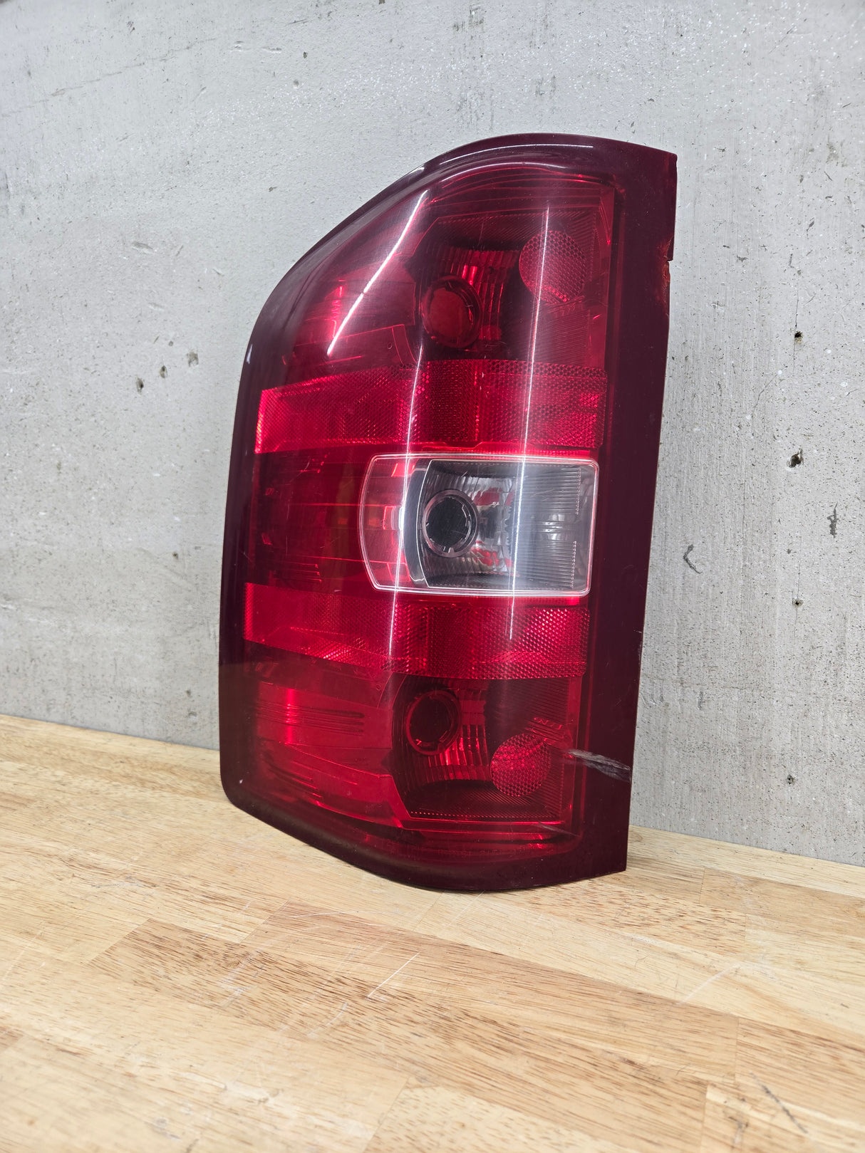 2007-2013 Chevrolet Silverado 1500 2500 3500 LH Driver Side Tail Light