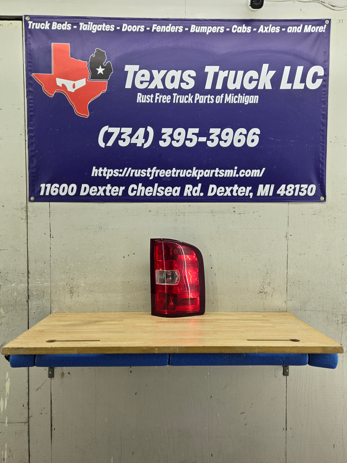 2007-2013 Chevrolet Silverado 1500 2500 3500 RH Passenger Side Tail Light