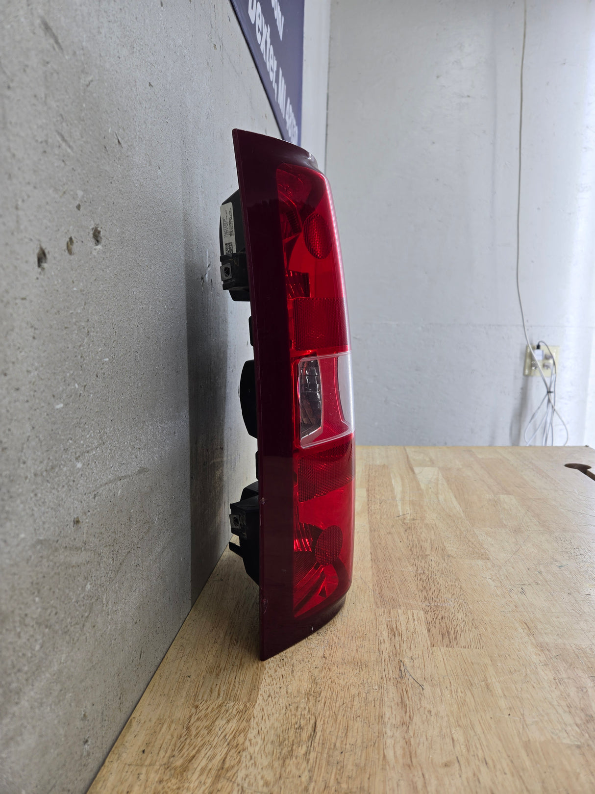 2007-2013 Chevrolet Silverado 1500 2500 3500 RH Passenger Side Tail Light