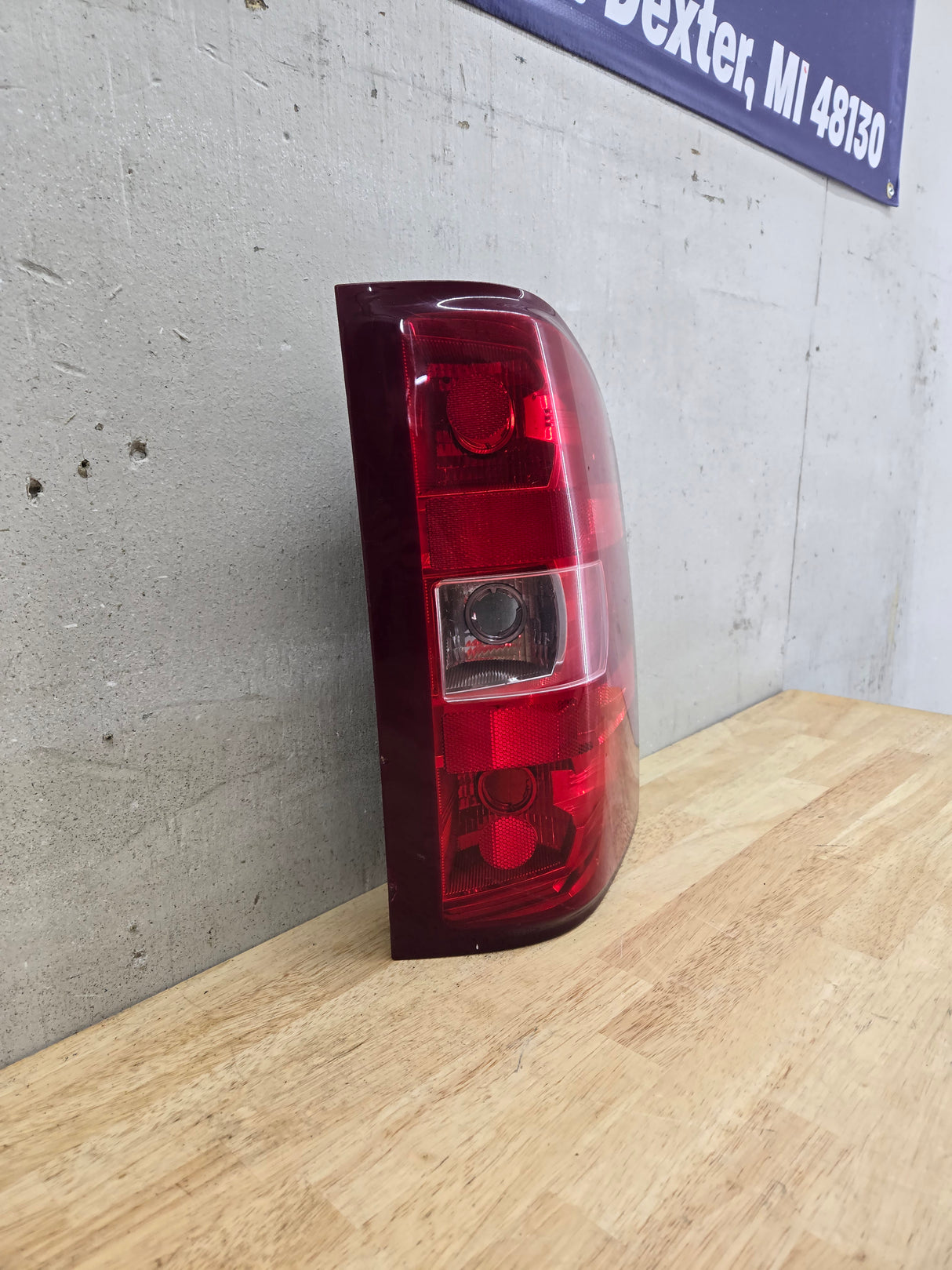 2007-2013 Chevrolet Silverado 1500 2500 3500 RH Passenger Side Tail Light