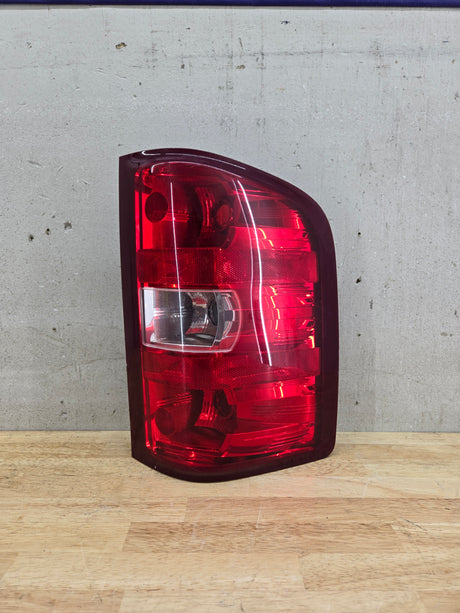 2007-2013 Chevrolet Silverado 1500 2500 3500 RH Passenger Side Tail Light