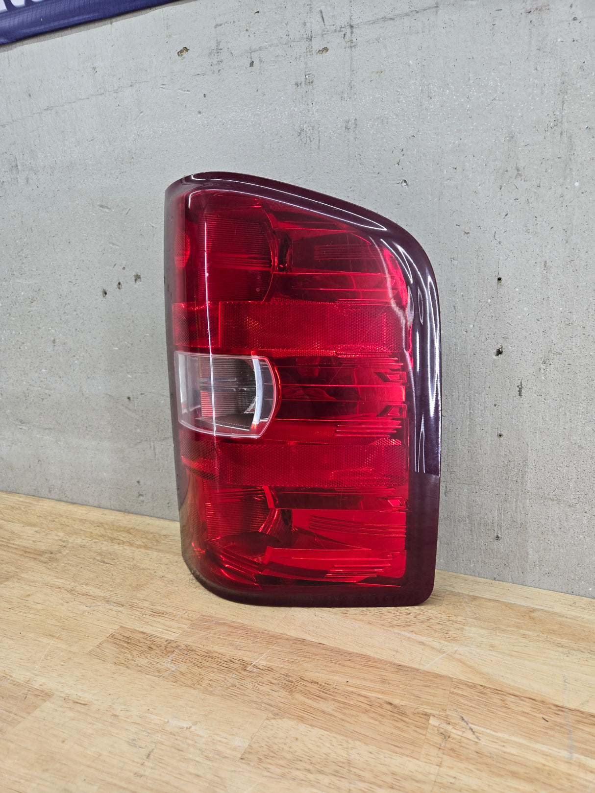 2007-2013 Chevrolet Silverado 1500 2500 3500 RH Passenger Side Tail Light