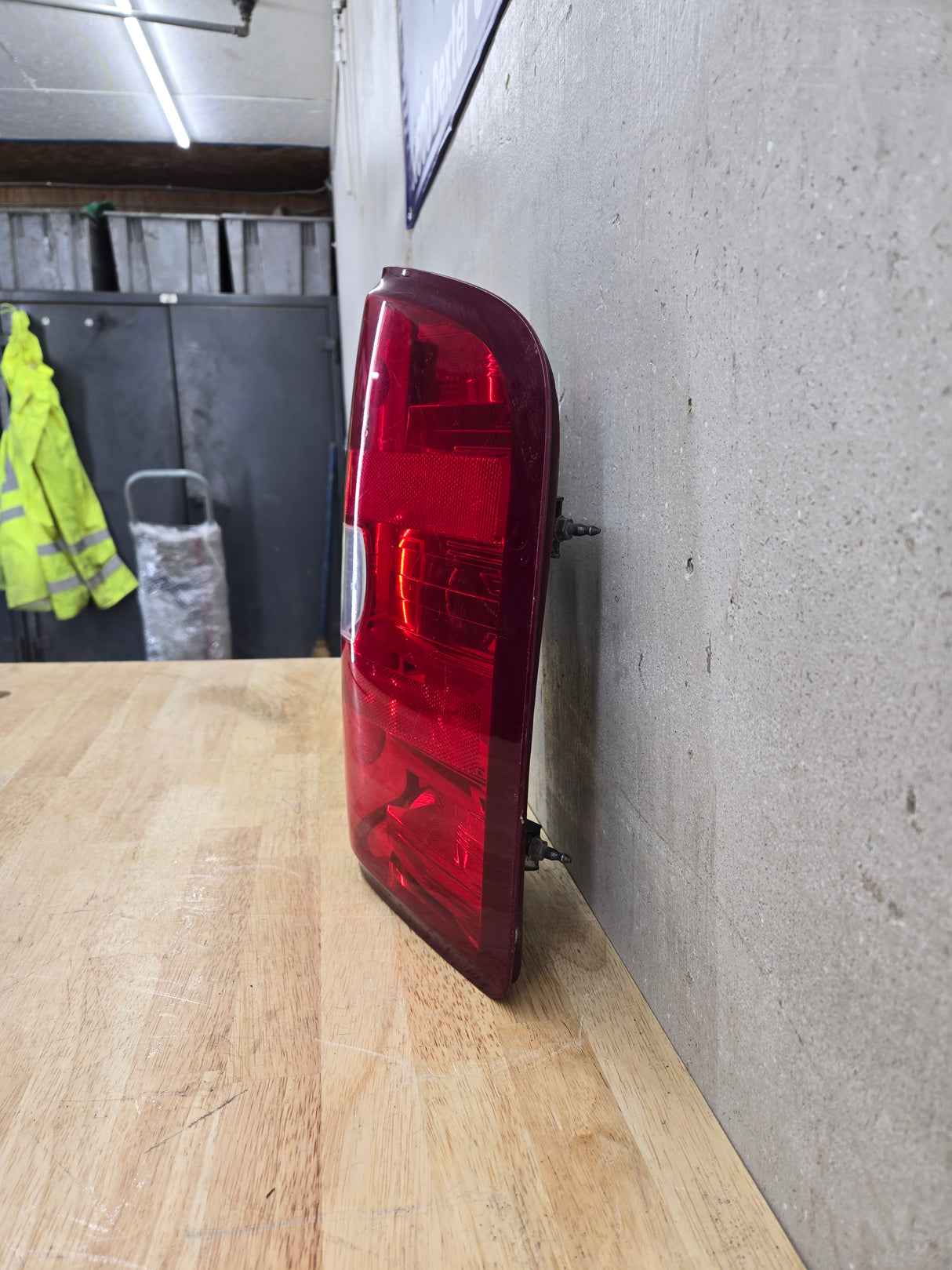 2007-2013 Chevrolet Silverado 1500 2500 3500 RH Passenger Side Tail Light
