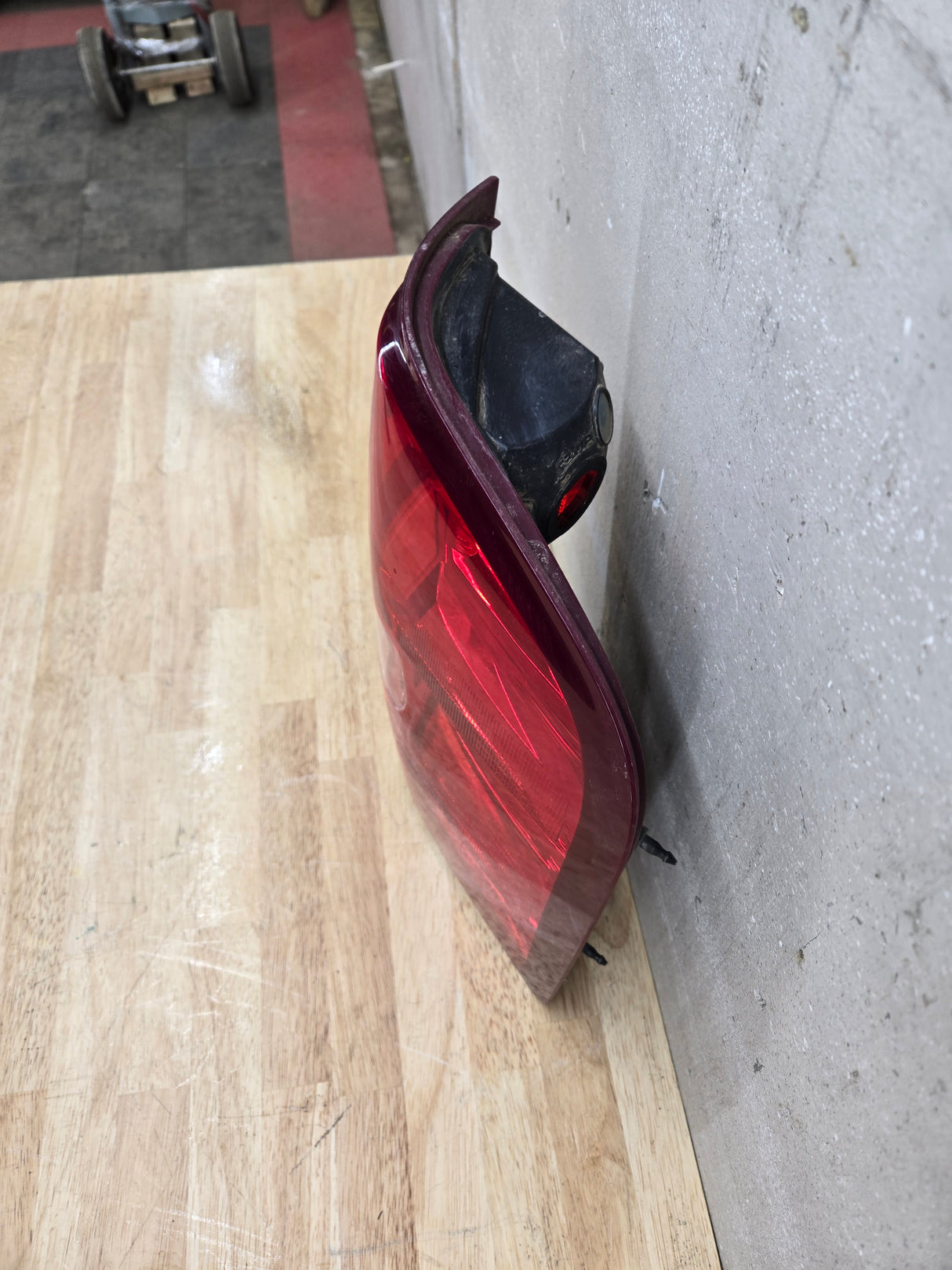 2007-2013 Chevrolet Silverado 1500 2500 3500 RH Passenger Side Tail Light