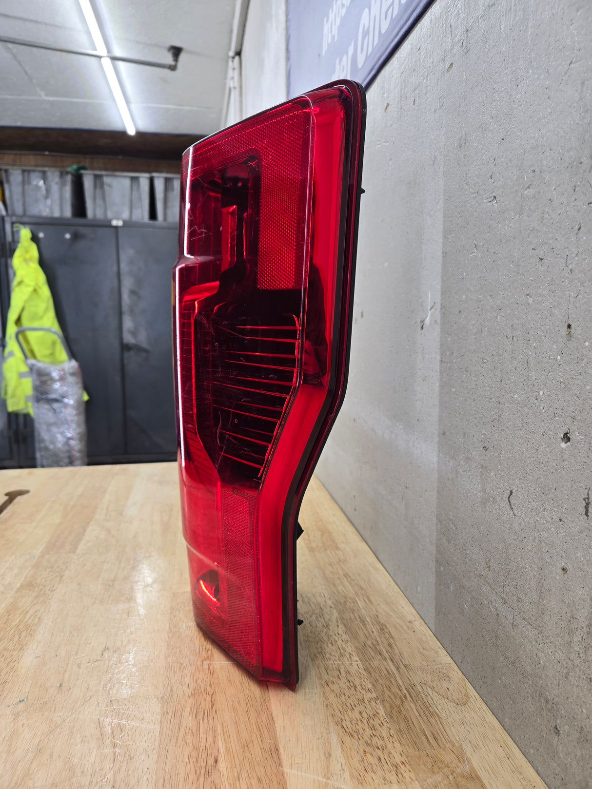 2020-2022 Ford Super Duty F250 F350 F450 F550 RH Passenger Side Tail Light Halogen LC3B-13B504-AD