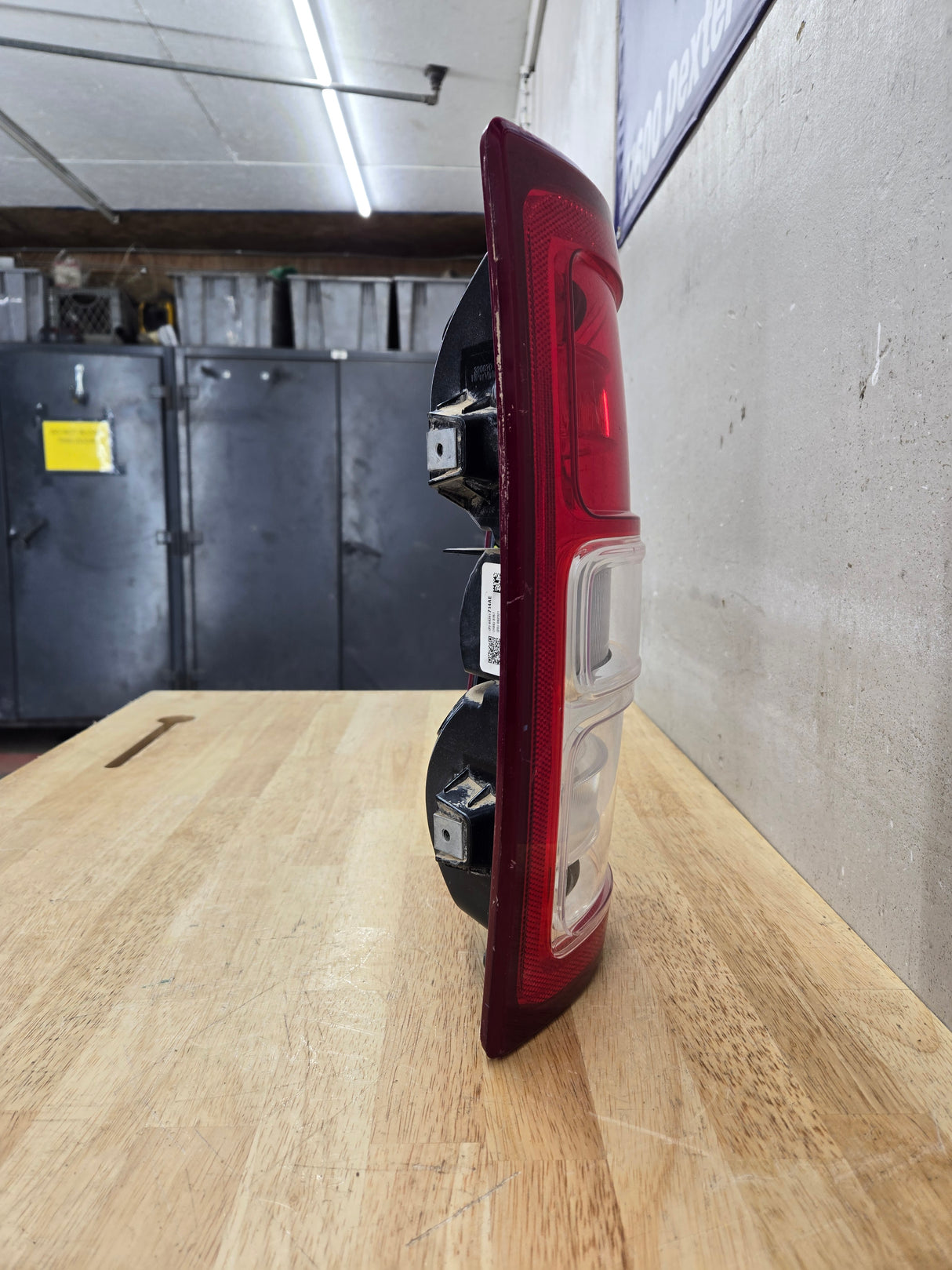 2019-2024 5th Gen Dodge Ram 2500 3500 RH Passenger Side Tail Light Halogen 68361714AE