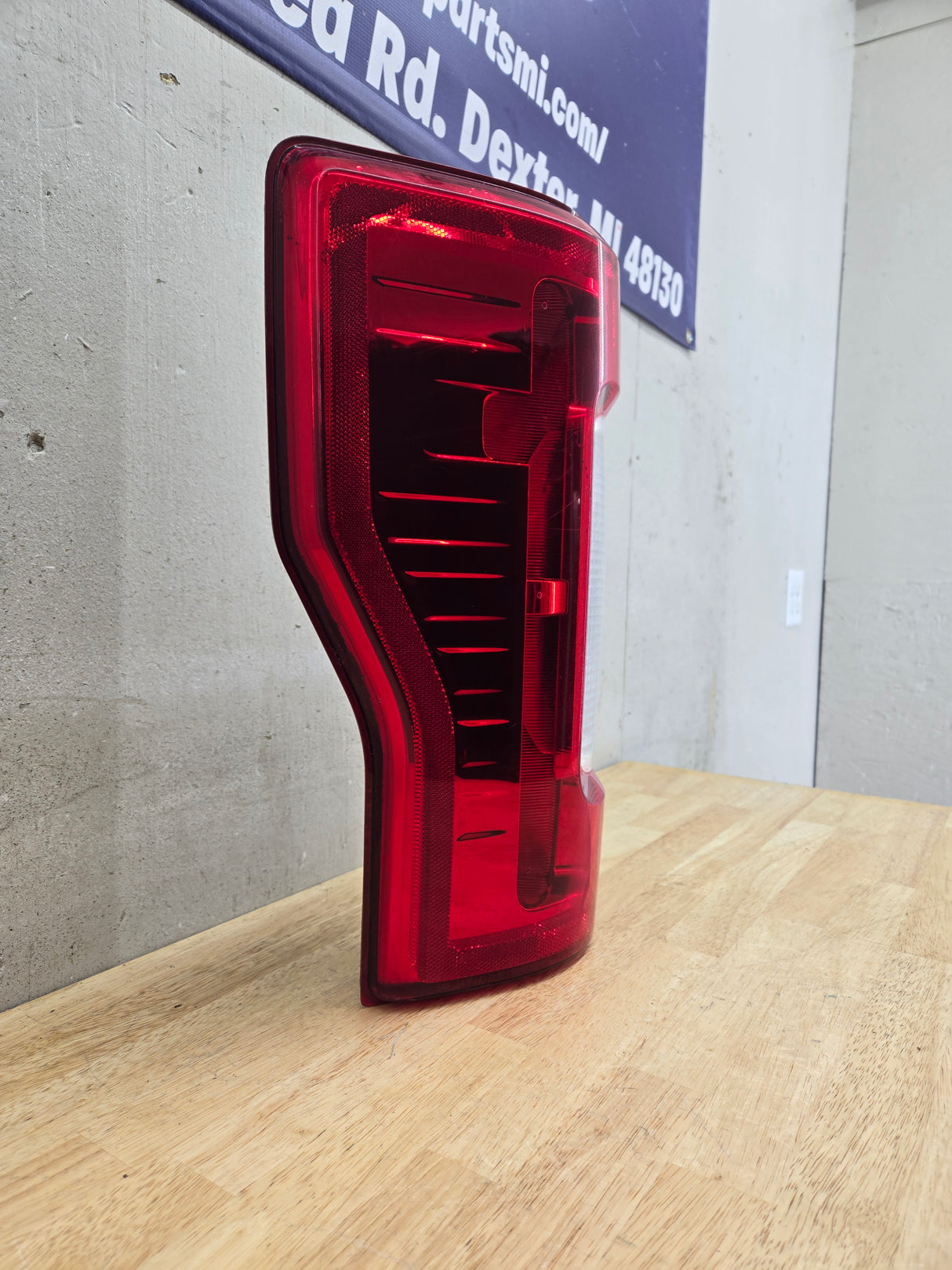 2017-2019 Ford Super Duty F250 F350 F450 F550 LH Driver Side Tail Light Halogen HC3B-13B505-AD