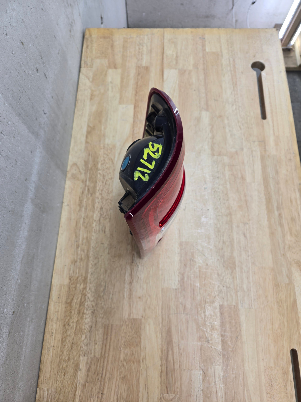 2019-2024 5th Gen Dodge Ram 2500 3500 RH Passenger Side Tail Light Halogen 68361714AE