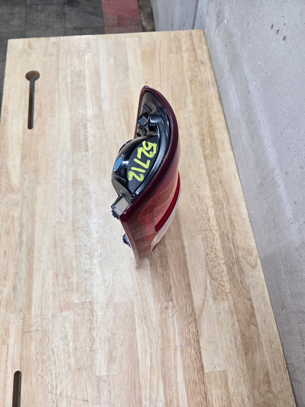 2019-2024 5th Gen Dodge Ram 2500 3500 RH Passenger Side Tail Light Halogen 68361714AE