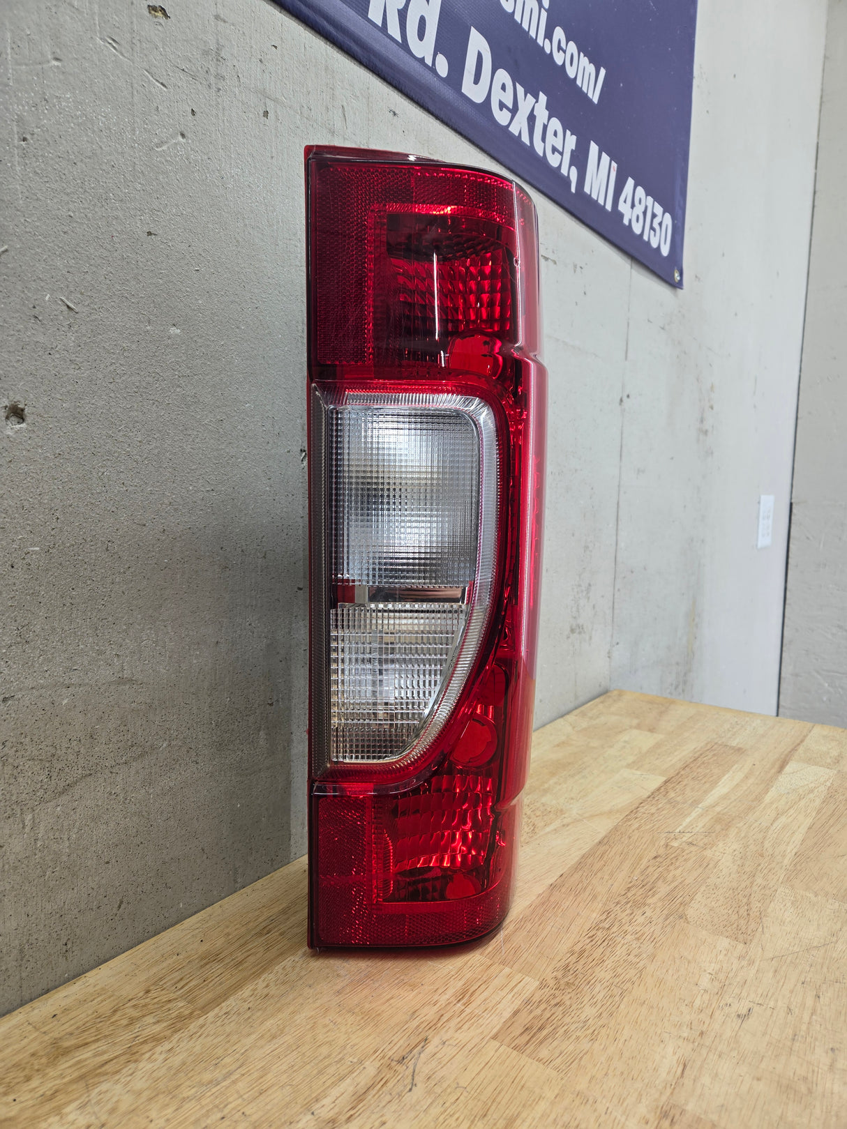 2020-2022 Ford Super Duty F250 F350 F450 F550 RH Passenger Side Tail Light Halogen LC3B-13B504-AD