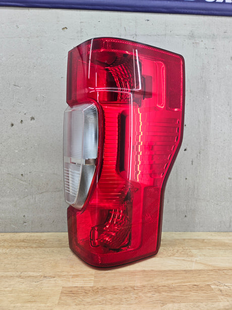 2020-2022 Ford Super Duty F250 F350 F450 F550 RH Passenger Side Tail Light Halogen LC3B-13B504-AD