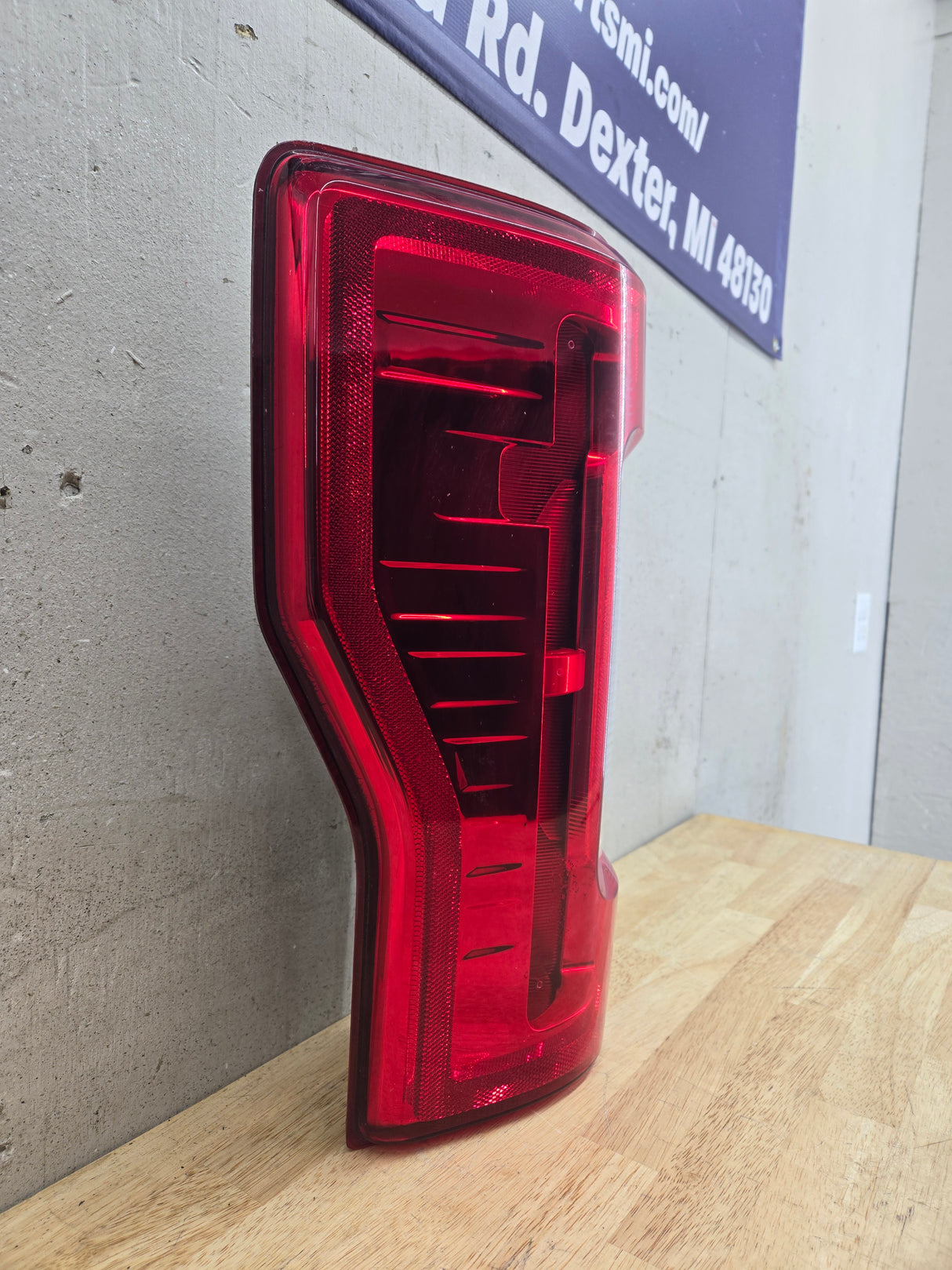 2017-2019 Ford Super Duty F250 F350 F450 F550 LH Driver Side Tail Light Halogen HC3B-13B504-AE