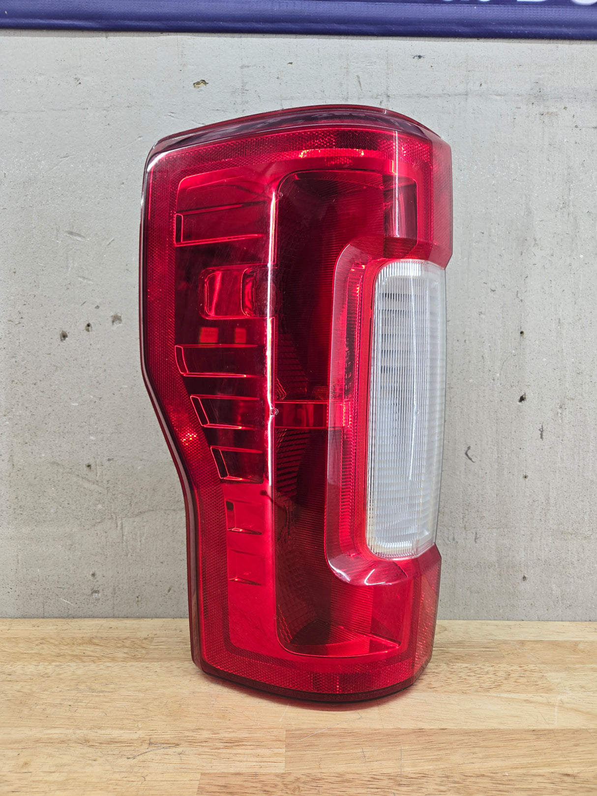 2017-2019 Ford Super Duty F250 F350 F450 F550 LH Driver Side Tail Light Halogen HC3B-13B504-AE