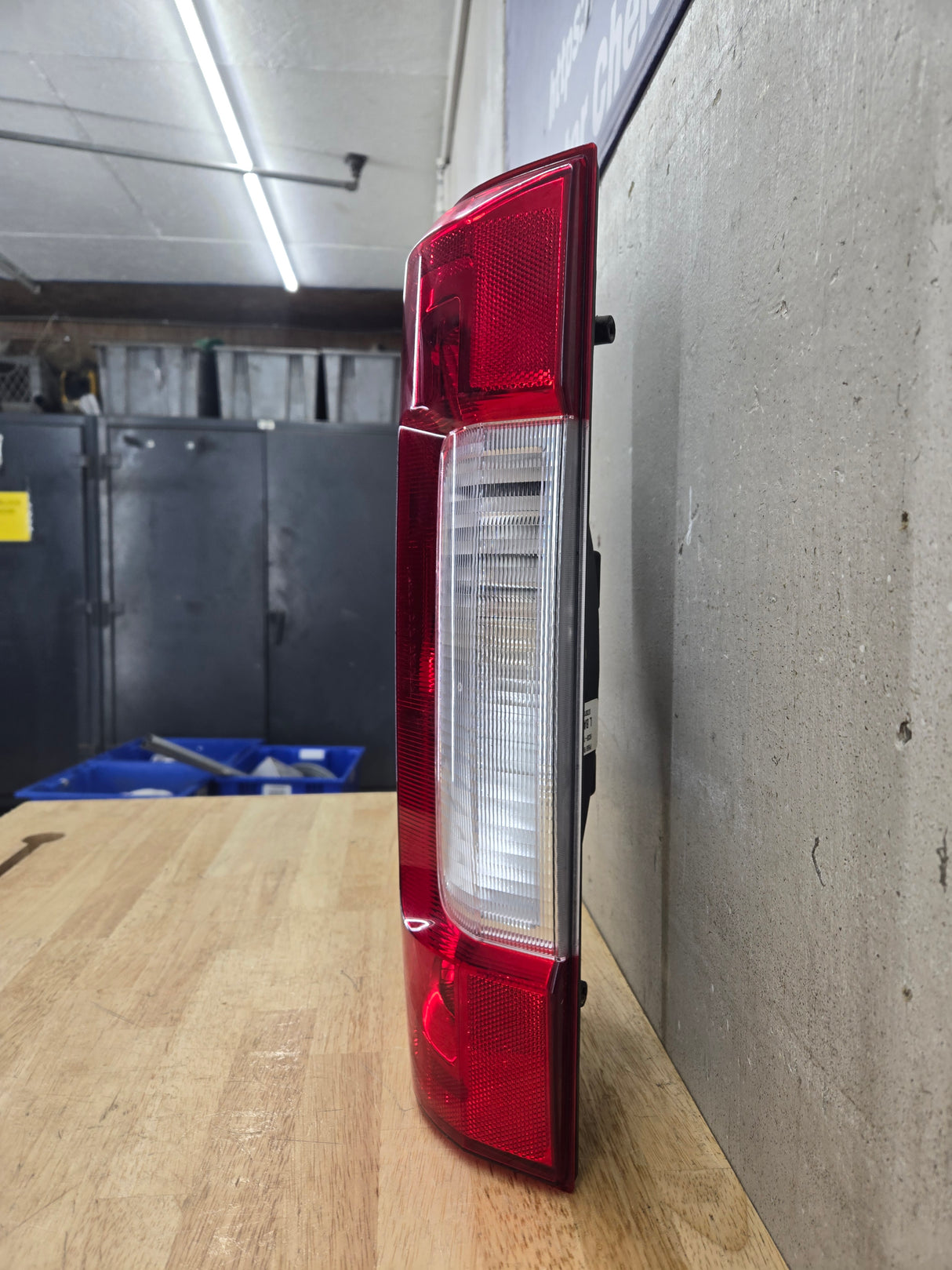 2017-2019 Ford Super Duty F250 F350 F450 F550 LH Driver Side Tail Light Halogen HC3B-13B504-AE