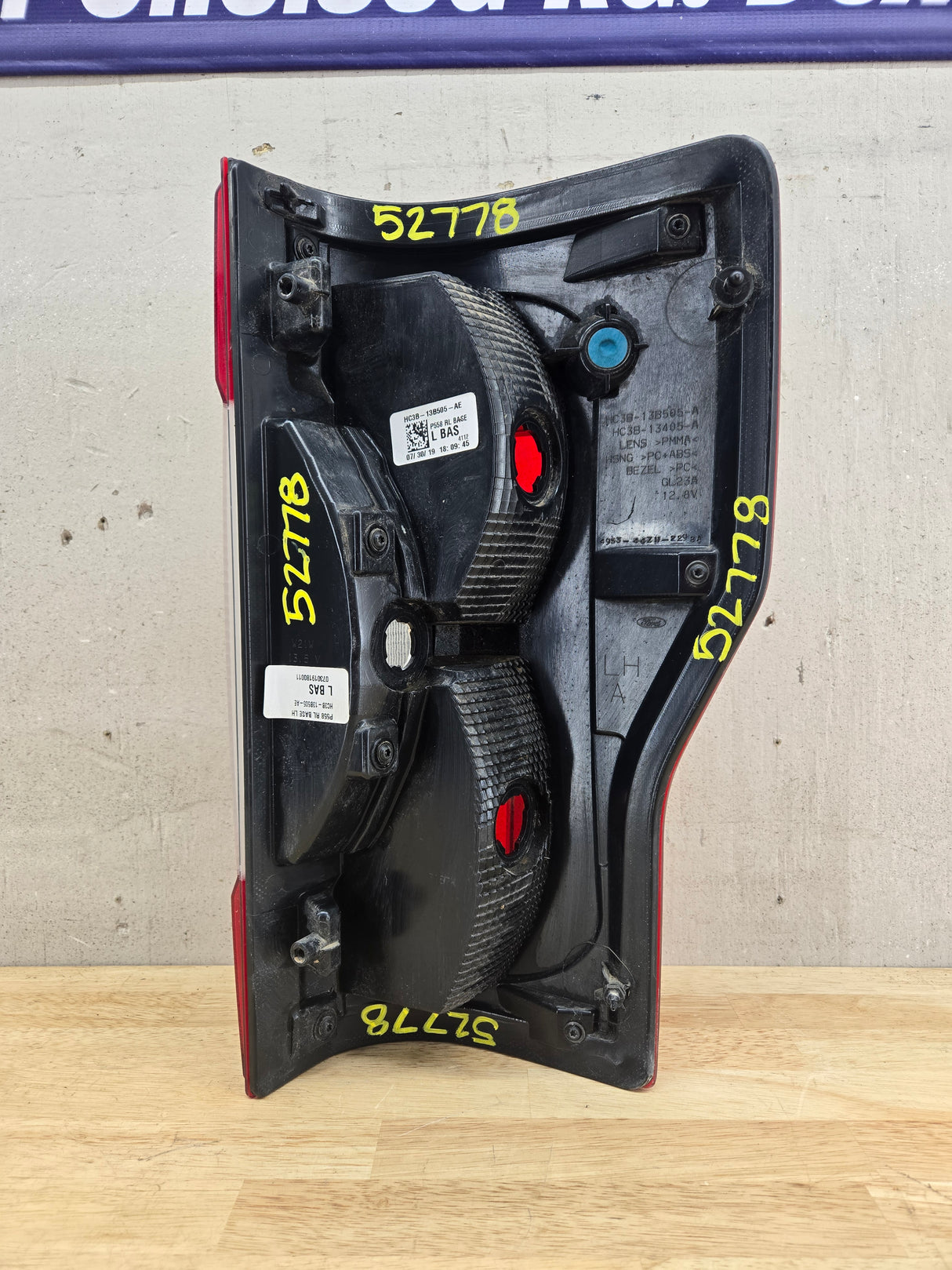 2017-2019 Ford Super Duty F250 F350 F450 F550 LH Driver Side Tail Light Halogen HC3B-13B504-AE