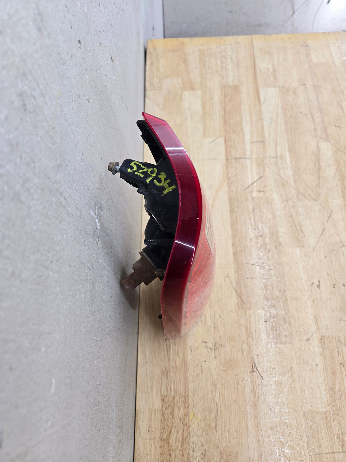 2008-2016 Ford Super Duty F250 F350 F450 F550 RH Passenger Side Tail Light 7C34-13B504-A