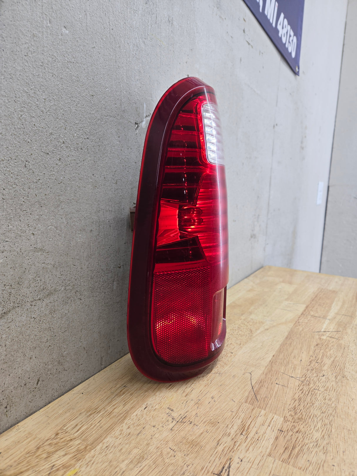 2008-2016 Ford Super Duty F250 F350 F450 F550 RH Passenger Side Tail Light 7C34-13B504-A