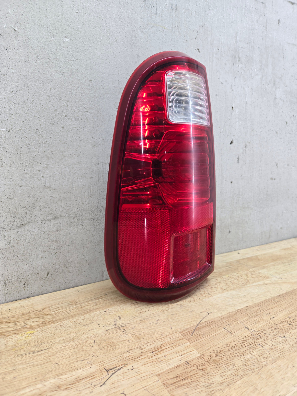 2008-2016 Ford Super Duty F250 F350 F450 F550 RH Passenger Side Tail Light 7C34-13B504-A