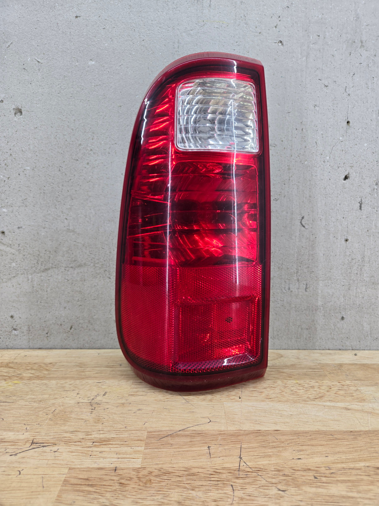 2008-2016 Ford Super Duty F250 F350 F450 F550 RH Passenger Side Tail Light 7C34-13B504-A