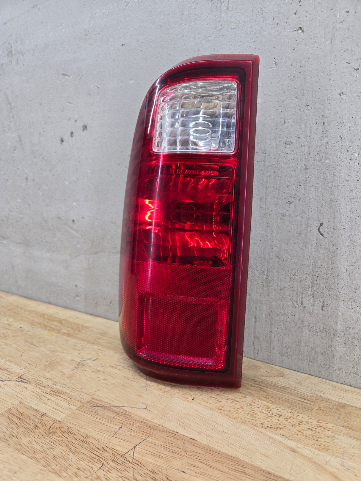 2008-2016 Ford Super Duty F250 F350 F450 F550 RH Passenger Side Tail Light 7C34-13B504-A