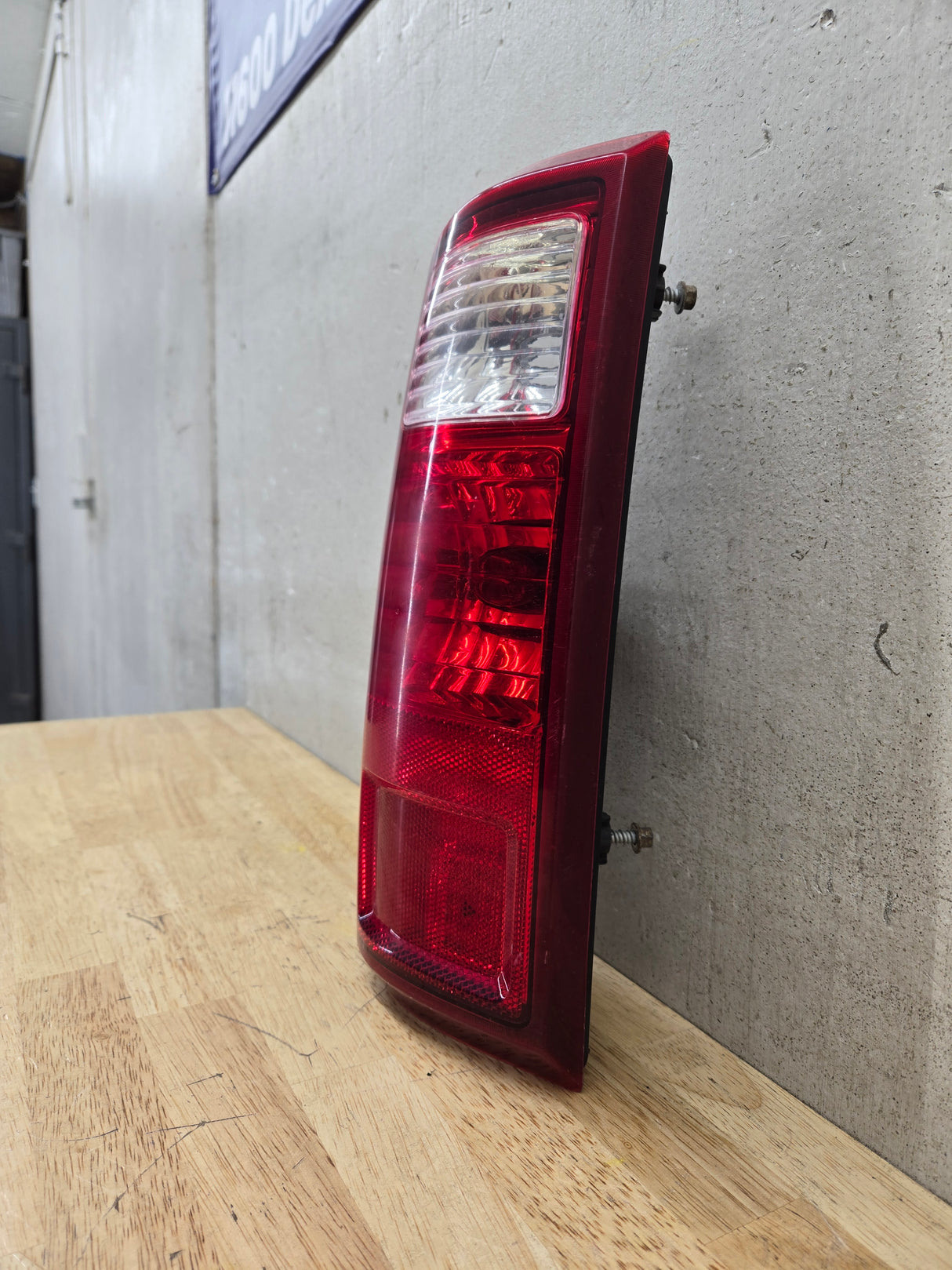 2008-2016 Ford Super Duty F250 F350 F450 F550 RH Passenger Side Tail Light 7C34-13B504-A