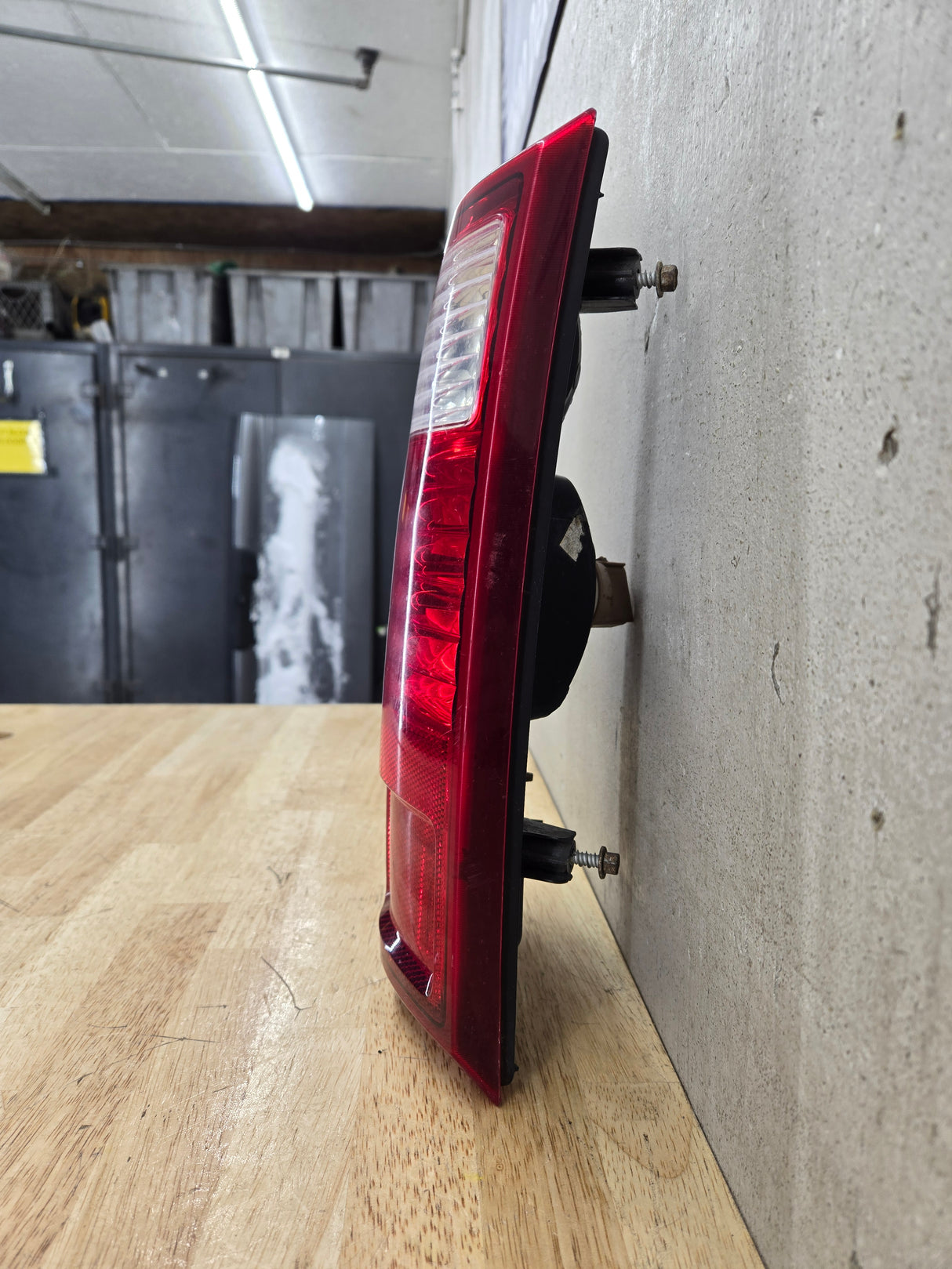 2008-2016 Ford Super Duty F250 F350 F450 F550 RH Passenger Side Tail Light 7C34-13B504-A