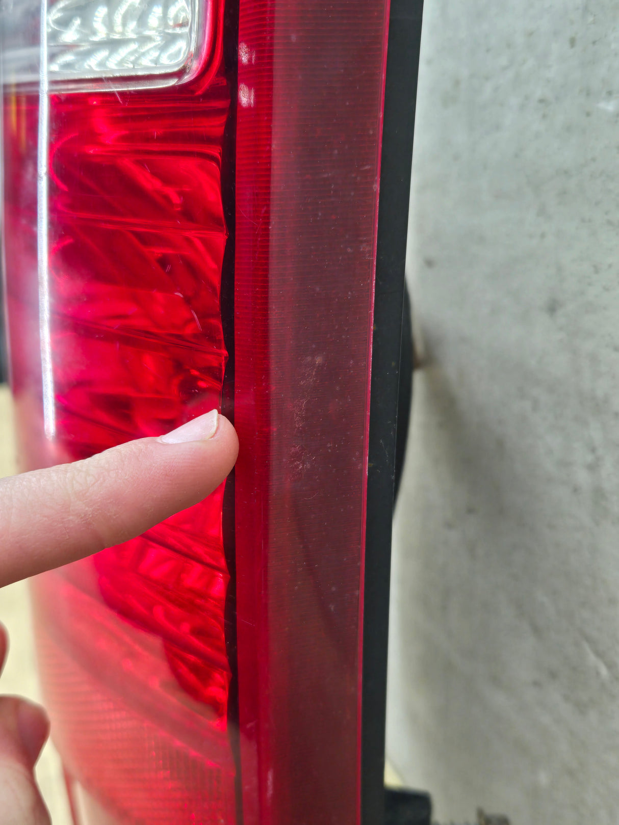 2008-2016 Ford Super Duty F250 F350 F450 F550 RH Passenger Side Tail Light 7C34-13B504-A